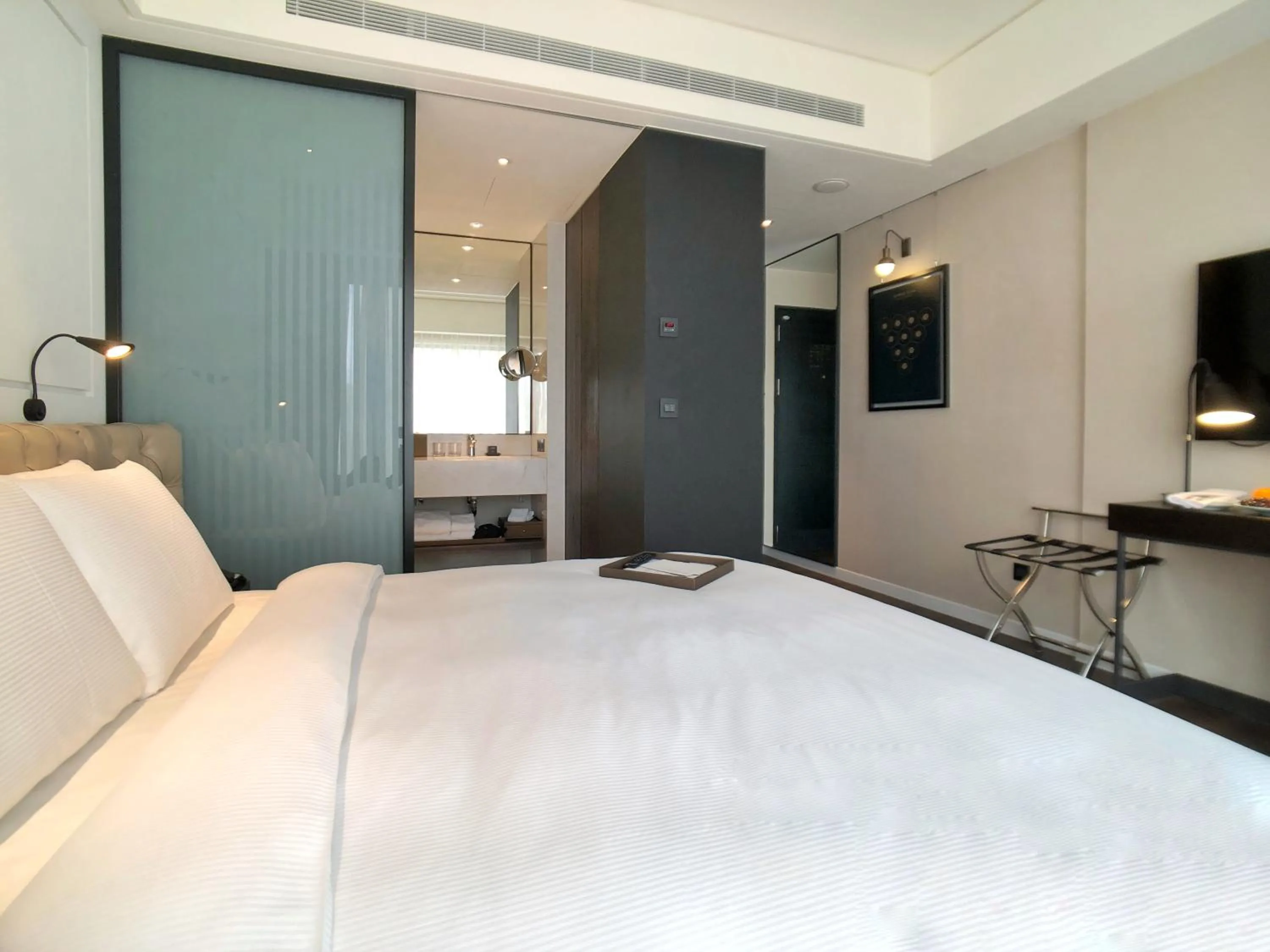 Bed in Hotel Mvsa+Michelin 2 Starred Molino de Urdàniz