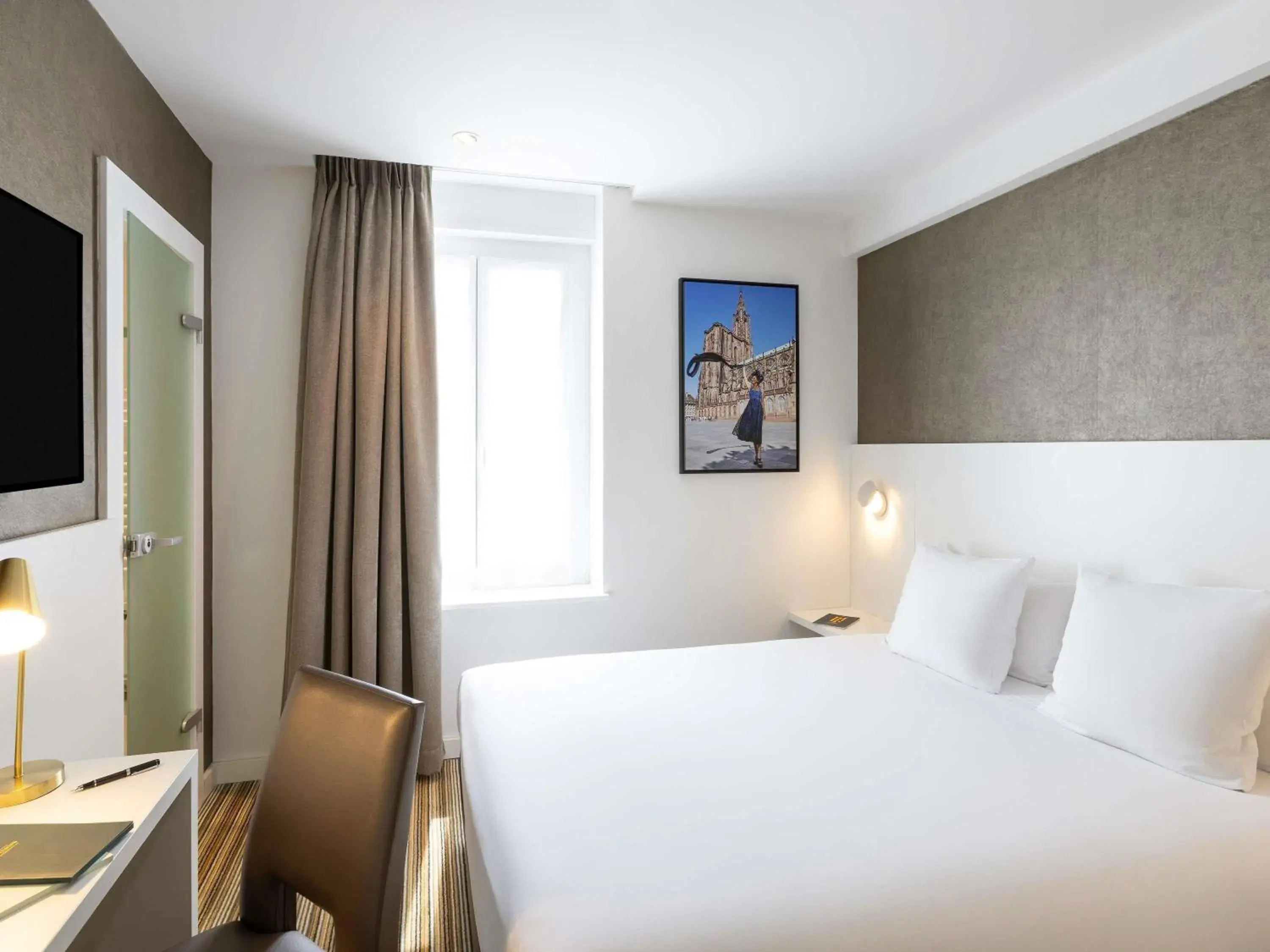 Bedroom, Bed in Mercure Strasbourg Centre Petite France Bedroom, Bed in Mercure Strasbourg Centre Petite France