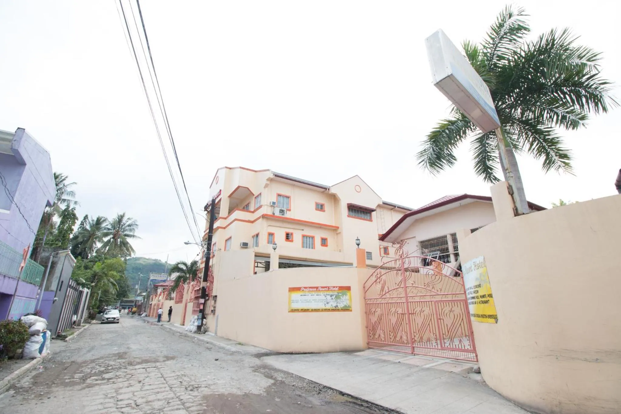 Property building in RedDoorz at Praferosa Resort Hotel Calamba