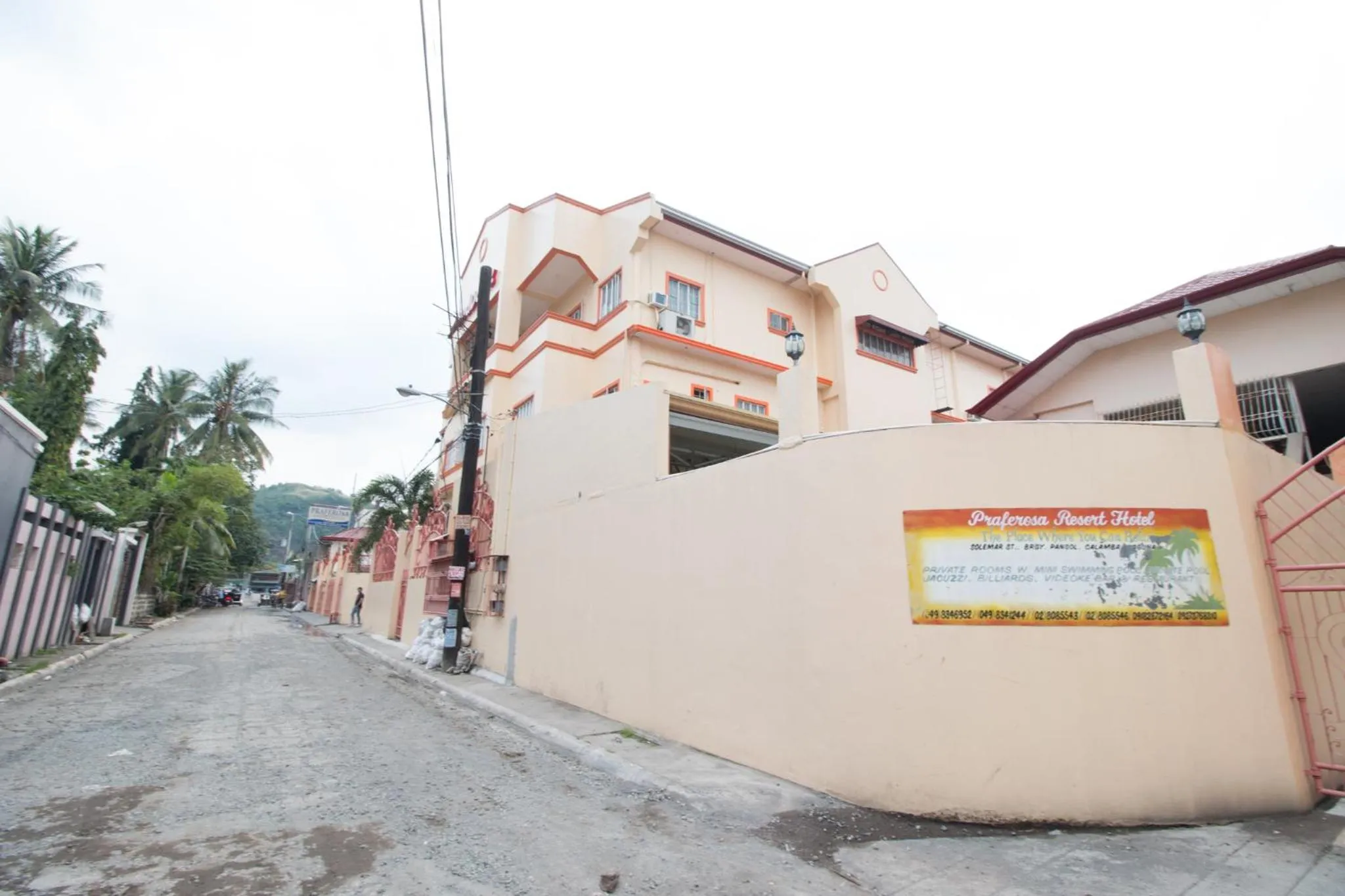 Property building in RedDoorz at Praferosa Resort Hotel Calamba