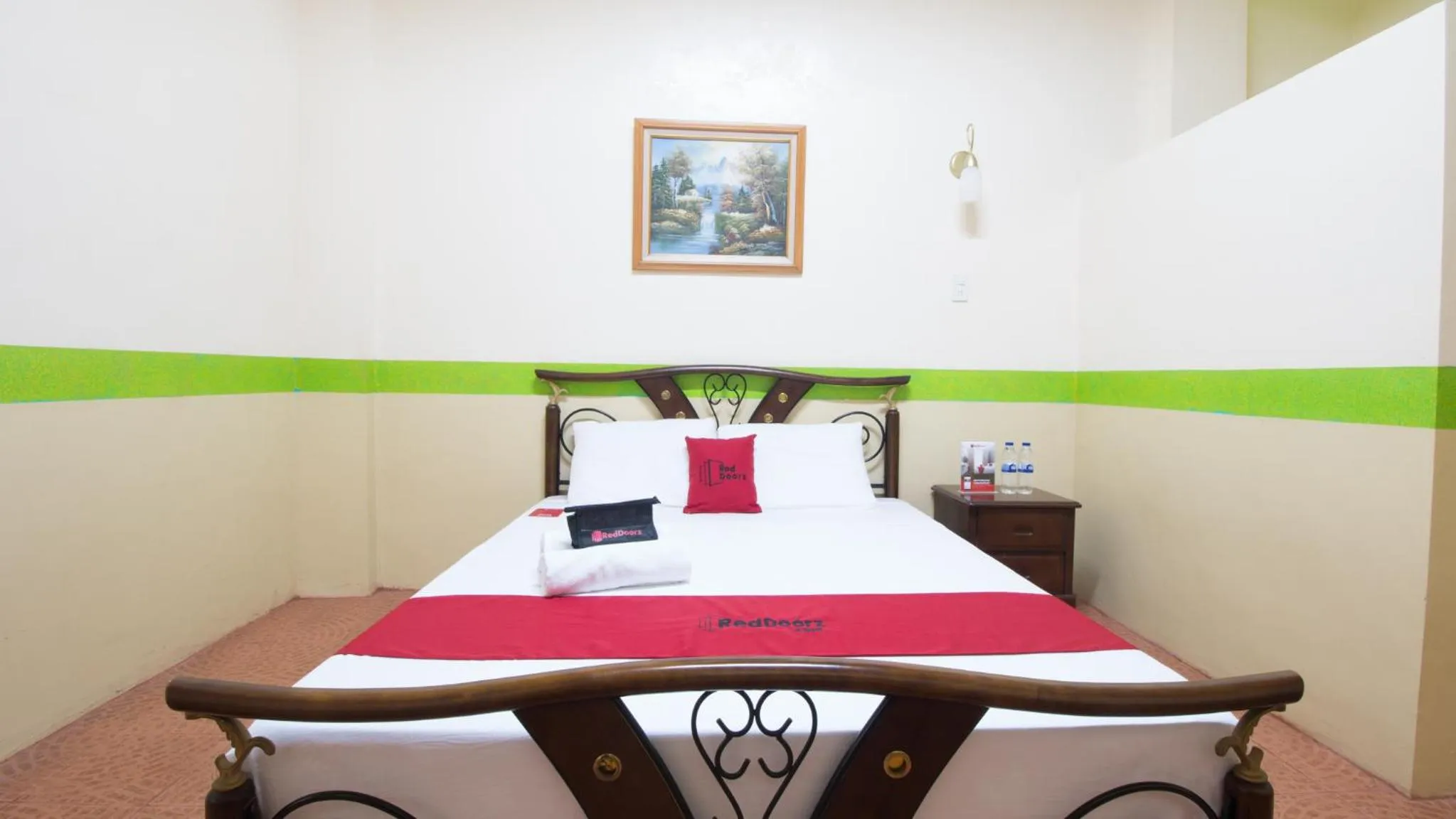 Bed in RedDoorz at Praferosa Resort Hotel Calamba