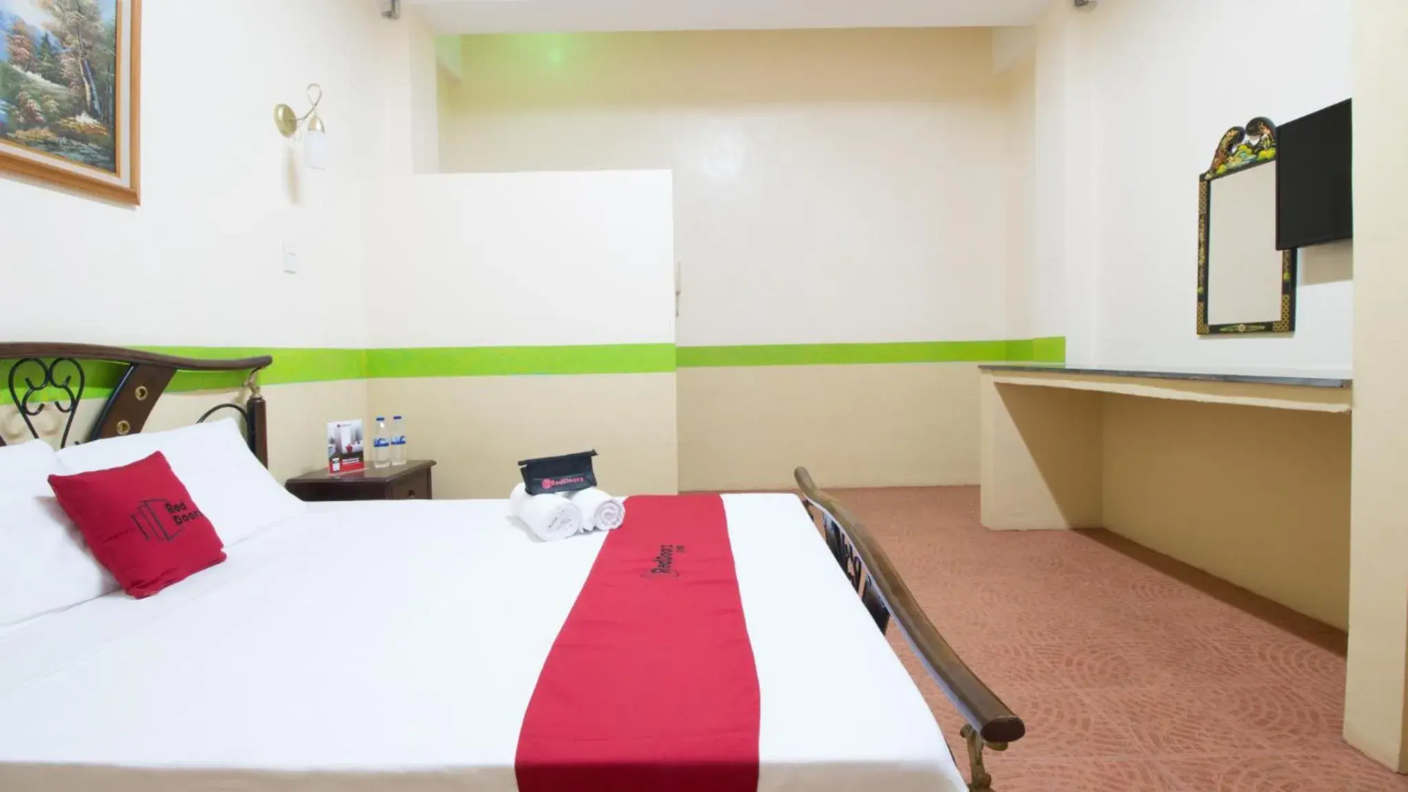 Bed in RedDoorz at Praferosa Resort Hotel Calamba Bed in RedDoorz at Praferosa Resort Hotel Calamba