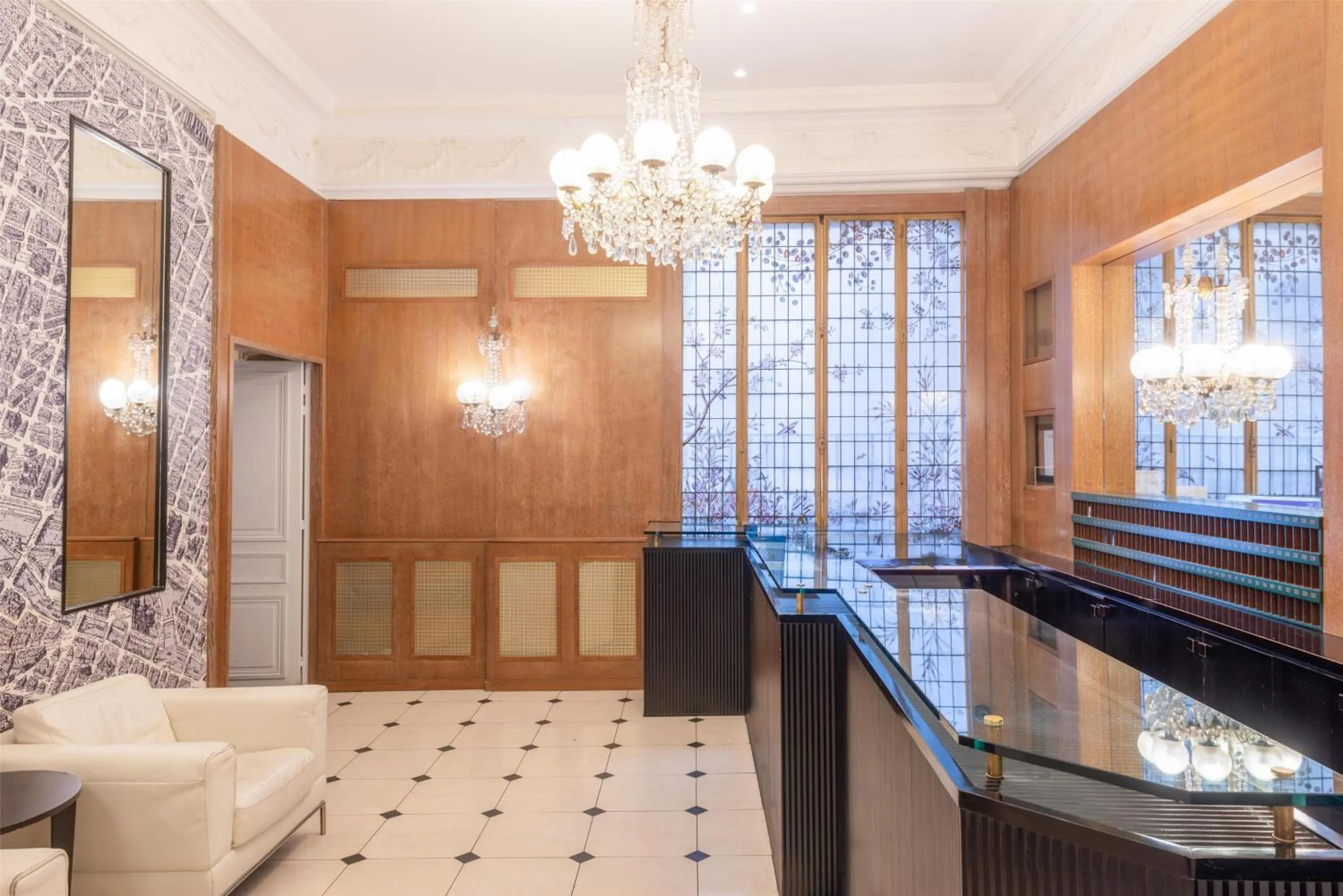 Lobby or reception in Best Western Ronceray Opéra