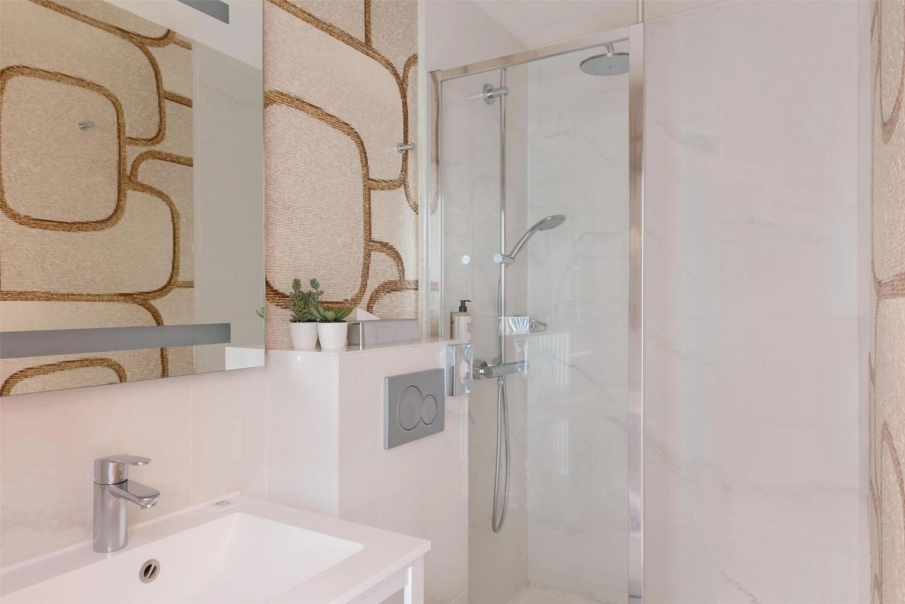 Bathroom in Best Western Ronceray Opéra