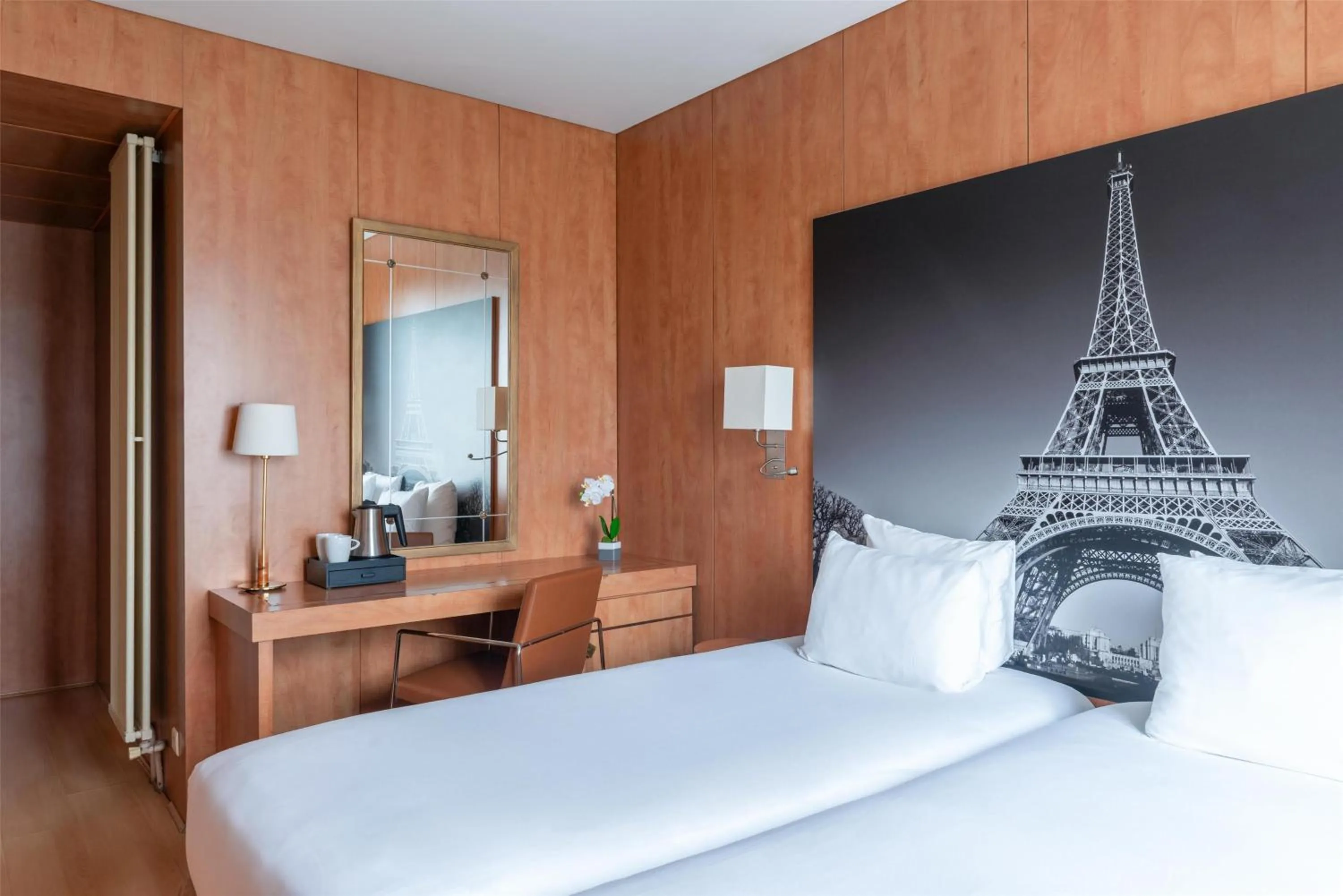 Bedroom, Bed in Best Western Ronceray Opéra