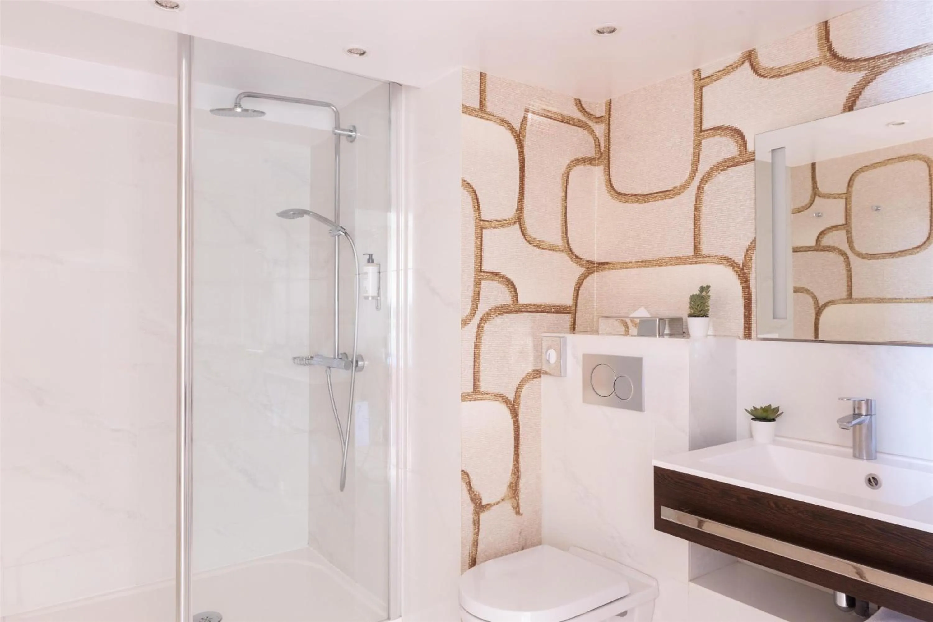 Bathroom in Best Western Ronceray Opéra