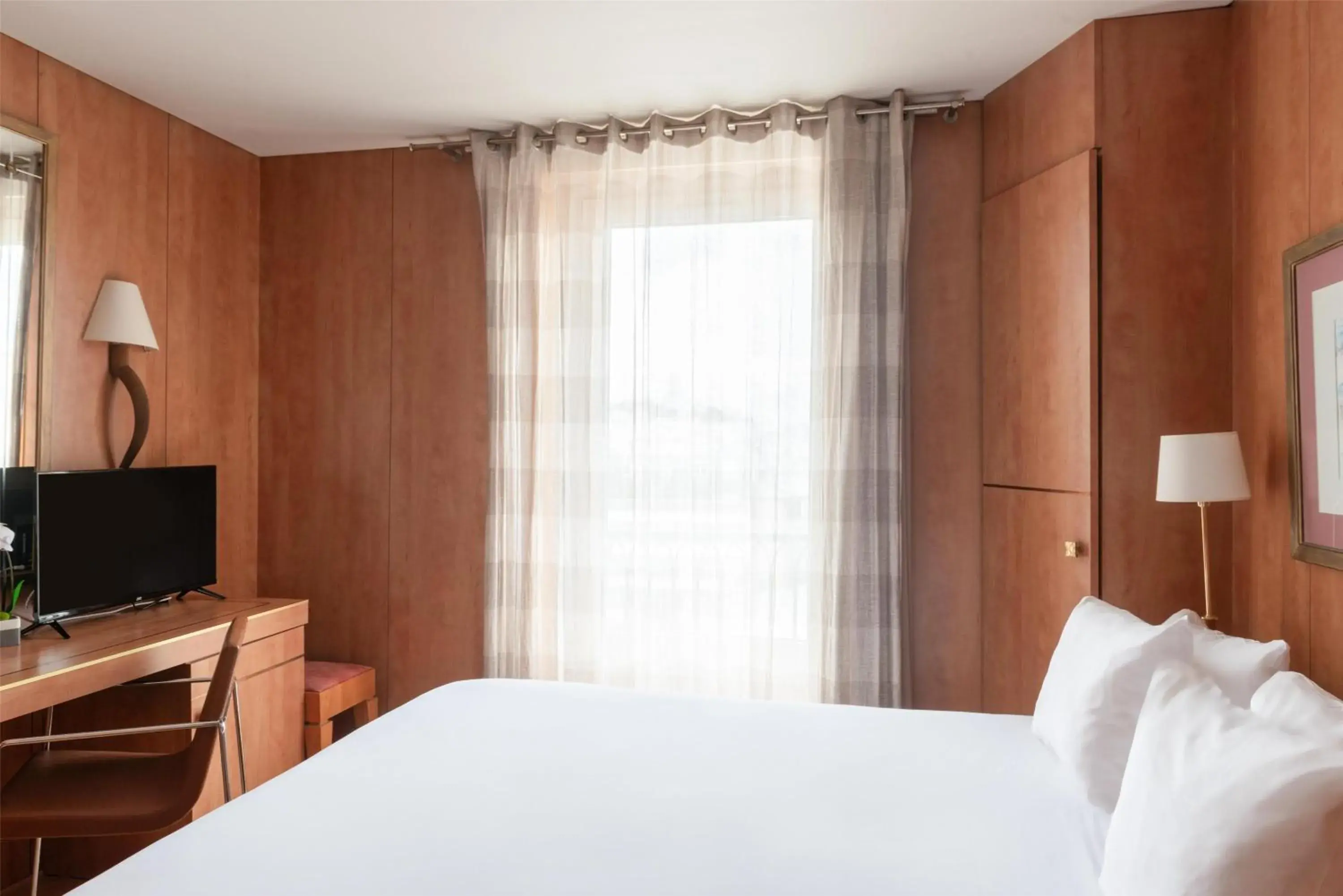 Bedroom, Bed in Best Western Ronceray Opéra Bedroom, Bed in Best Western Ronceray Opéra