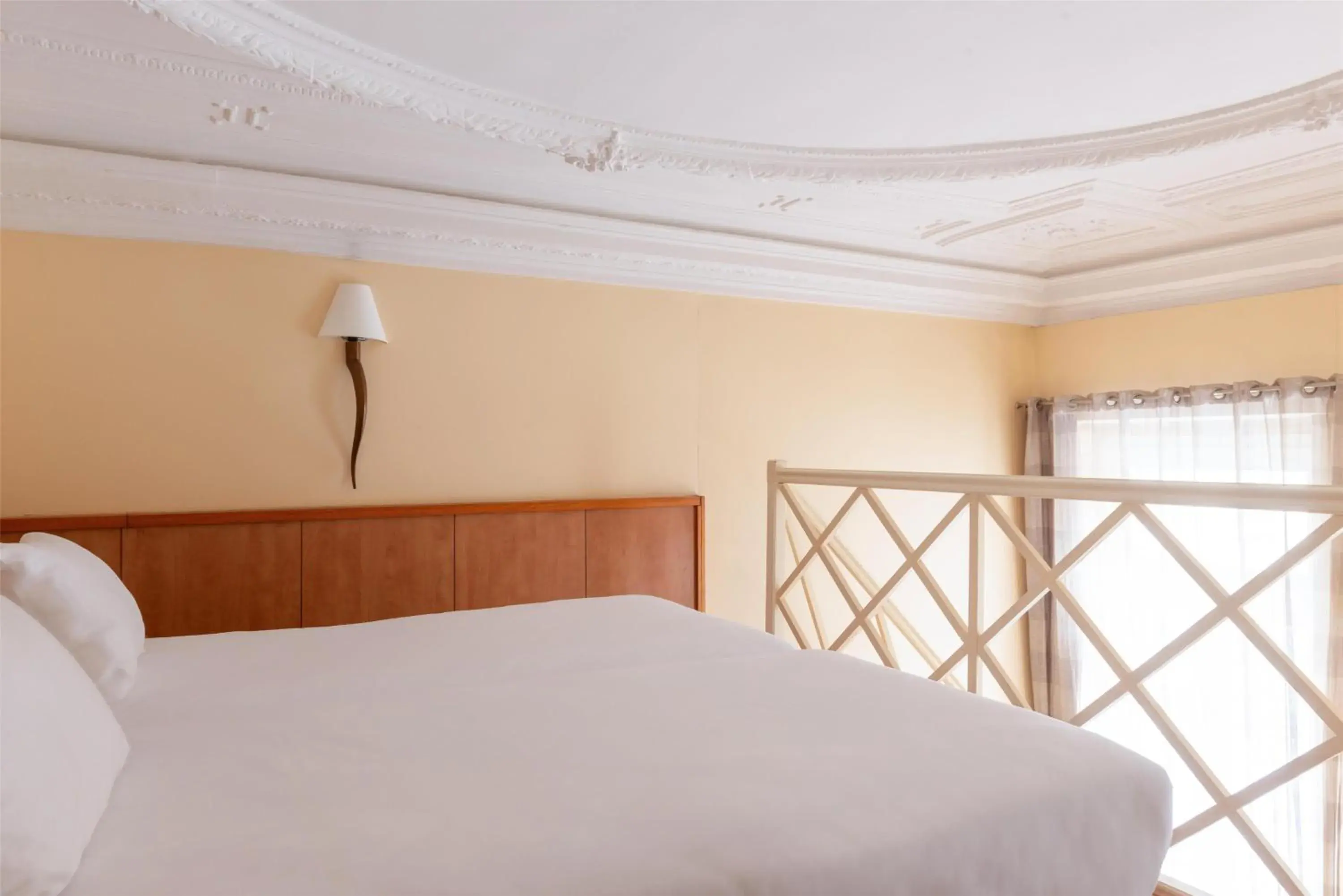 Bedroom, Bed in Best Western Ronceray Opéra Bedroom, Bed in Best Western Ronceray Opéra