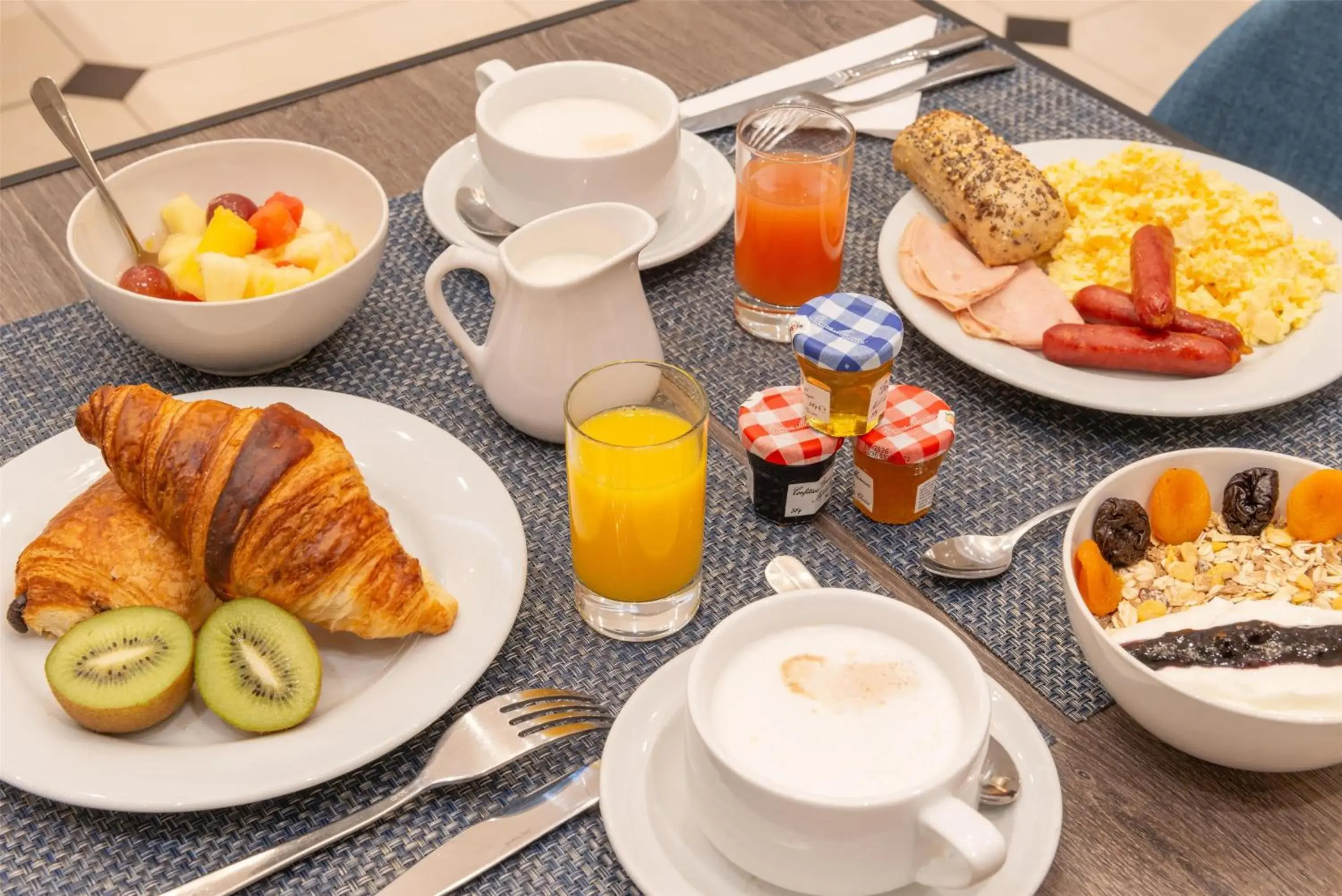 Breakfast in Best Western Ronceray Opéra Breakfast in Best Western Ronceray Opéra