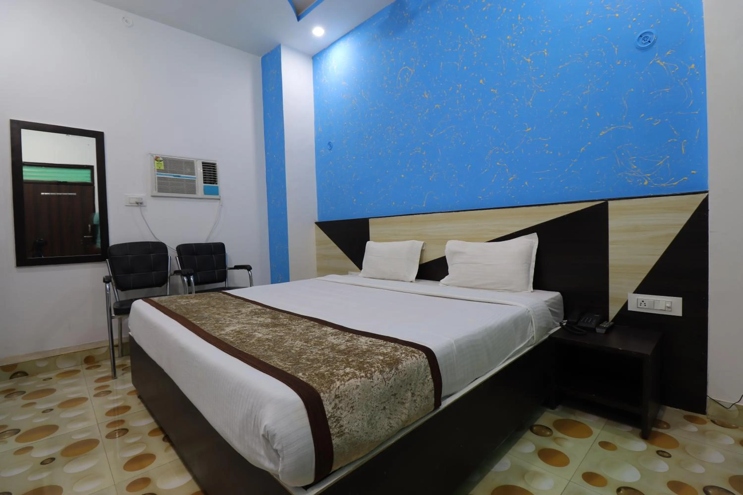 Bed in Taj 3 Star Hotel Agra Near Taj Mahal