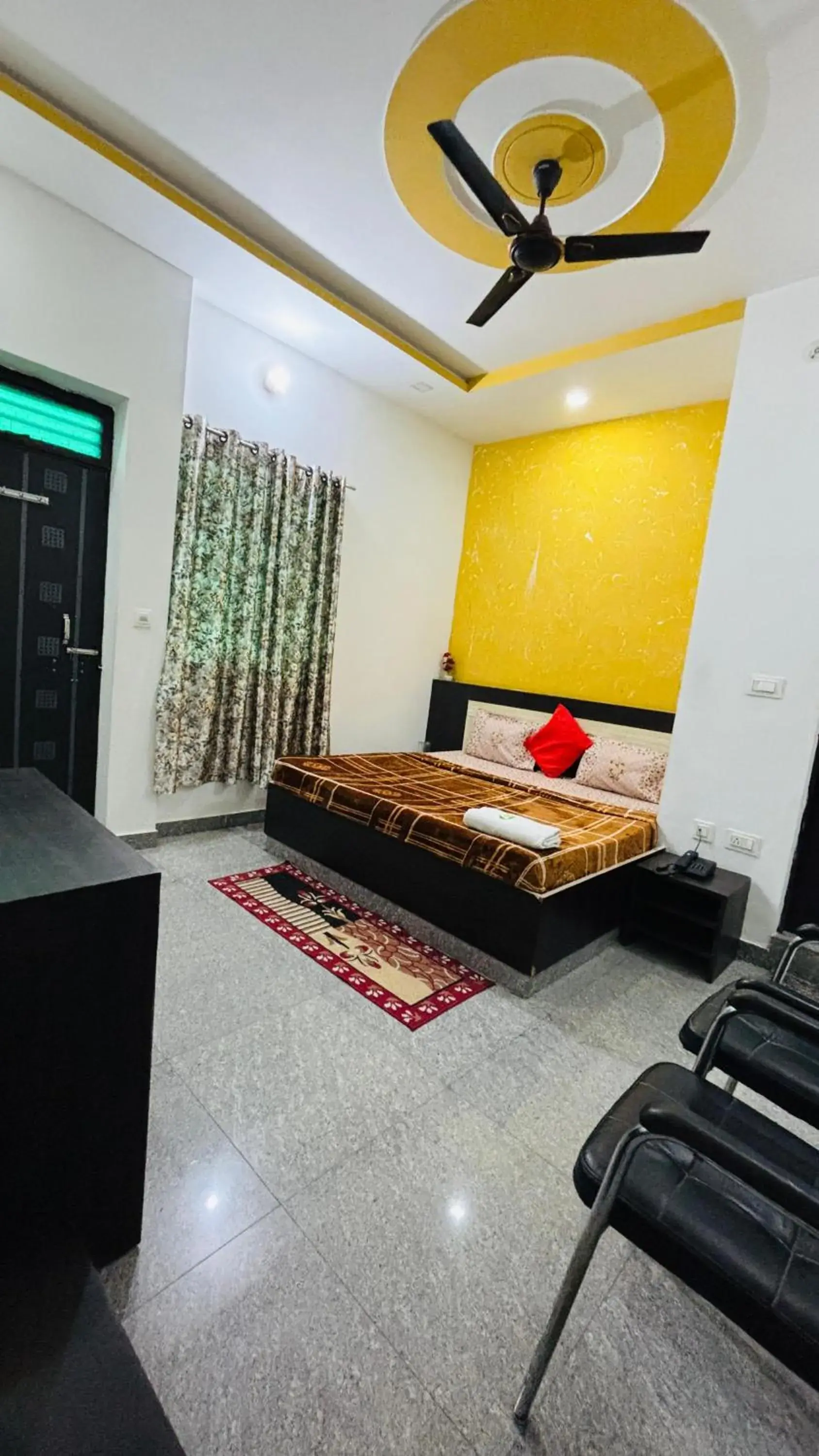 Bed in Taj 3 Star Hotel Agra Near Taj Mahal Bed in Taj 3 Star Hotel Agra Near Taj Mahal