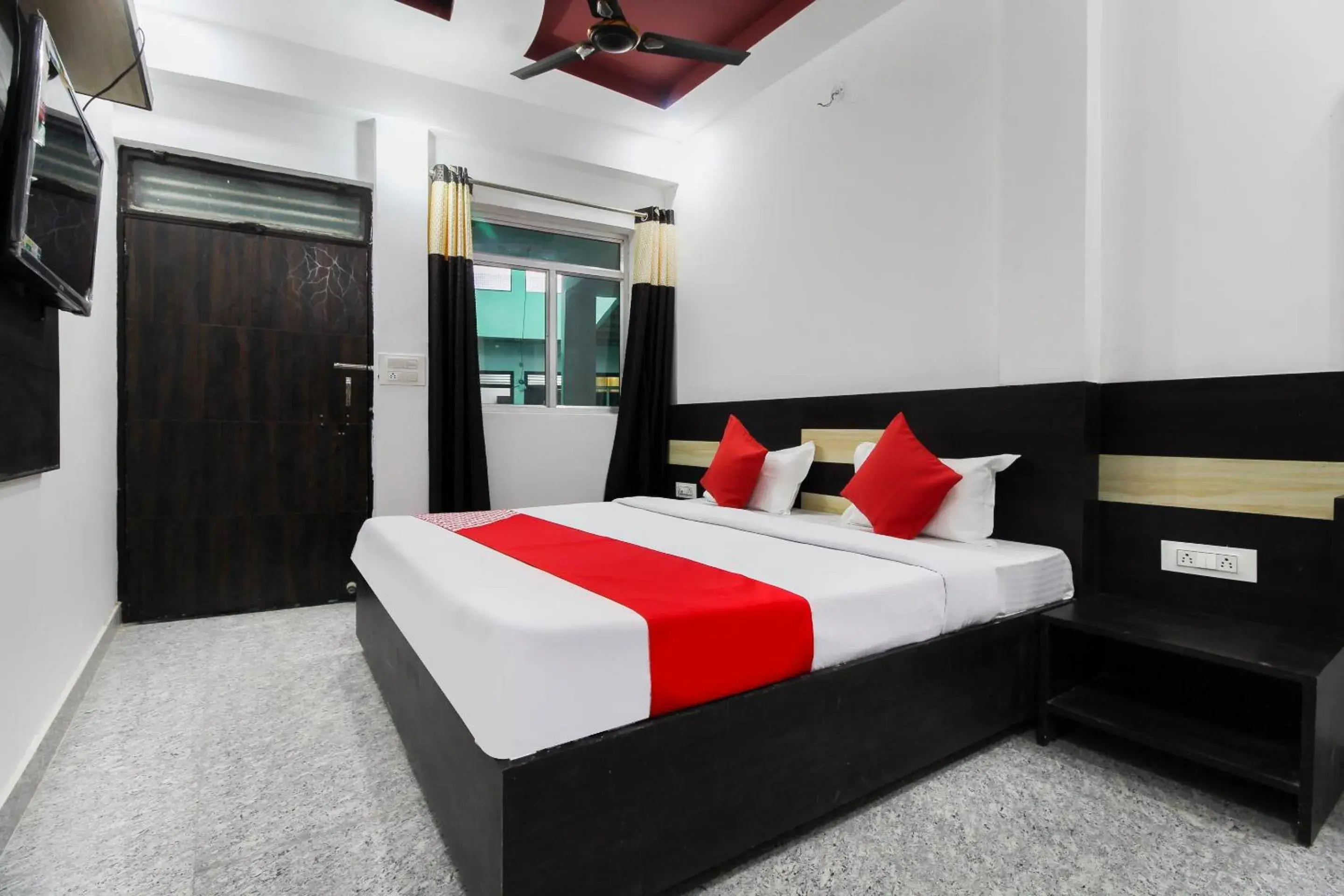 Bedroom, Bed in Taj 3 Star Hotel Agra Near Taj Mahal Bedroom, Bed in Taj 3 Star Hotel Agra Near Taj Mahal