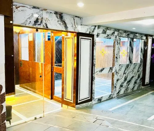 Taj 3 Star Hotel Agra Near Taj Mahal