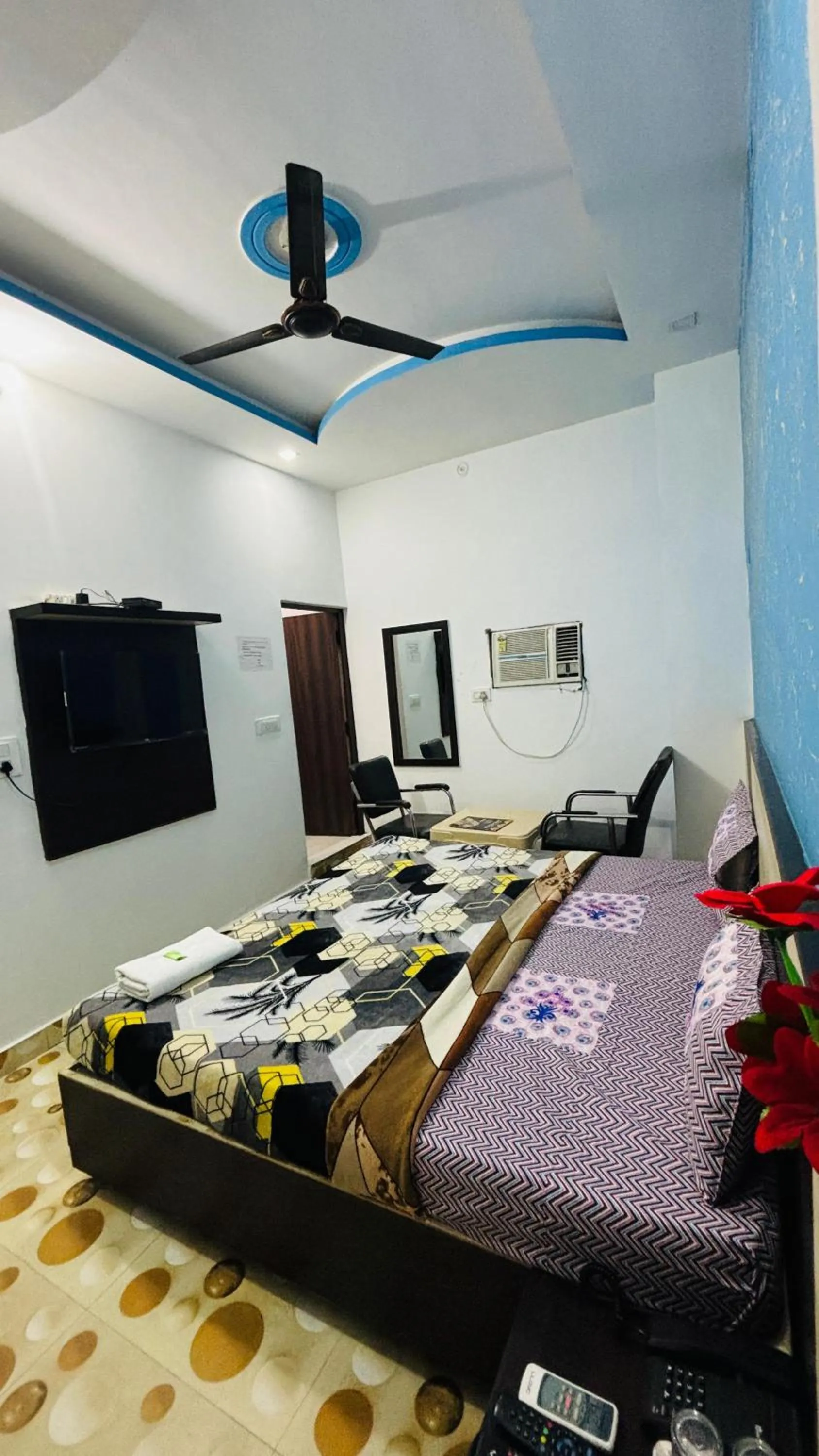 Bed in Taj 3 Star Hotel Agra Near Taj Mahal