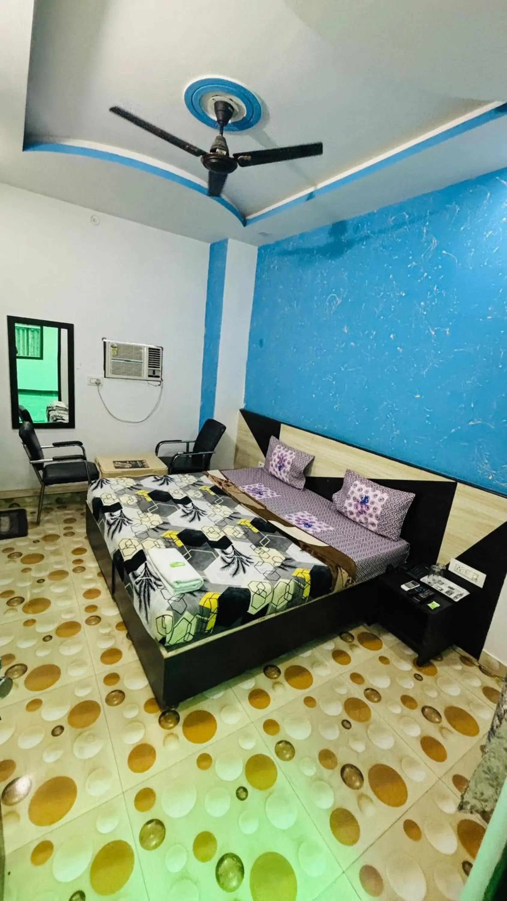 Bed in Taj 3 Star Hotel Agra Near Taj Mahal Bed in Taj 3 Star Hotel Agra Near Taj Mahal