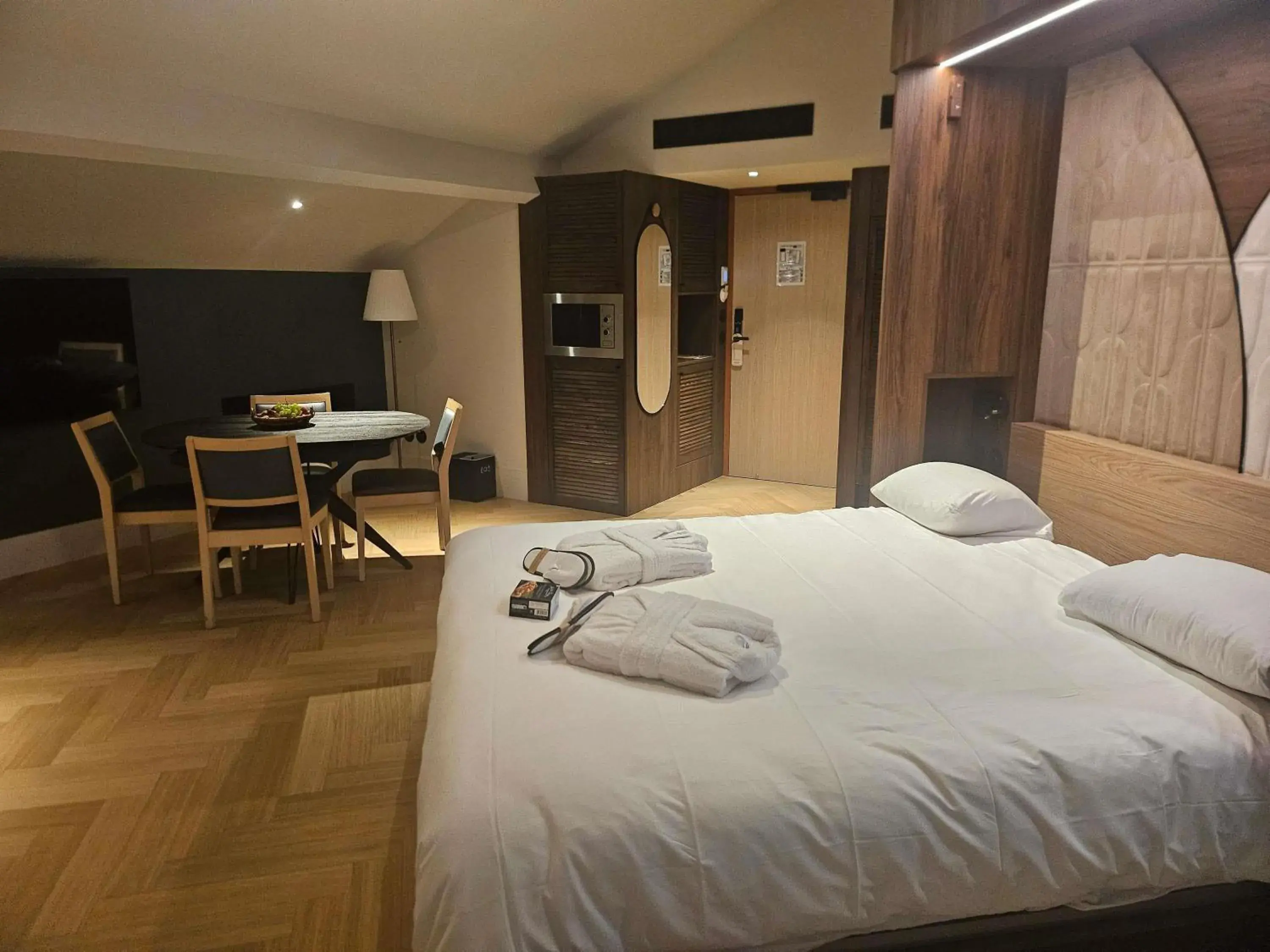 Bedroom, Bed in Mercure Albi Rives du Tarn Bedroom, Bed in Mercure Albi Rives du Tarn