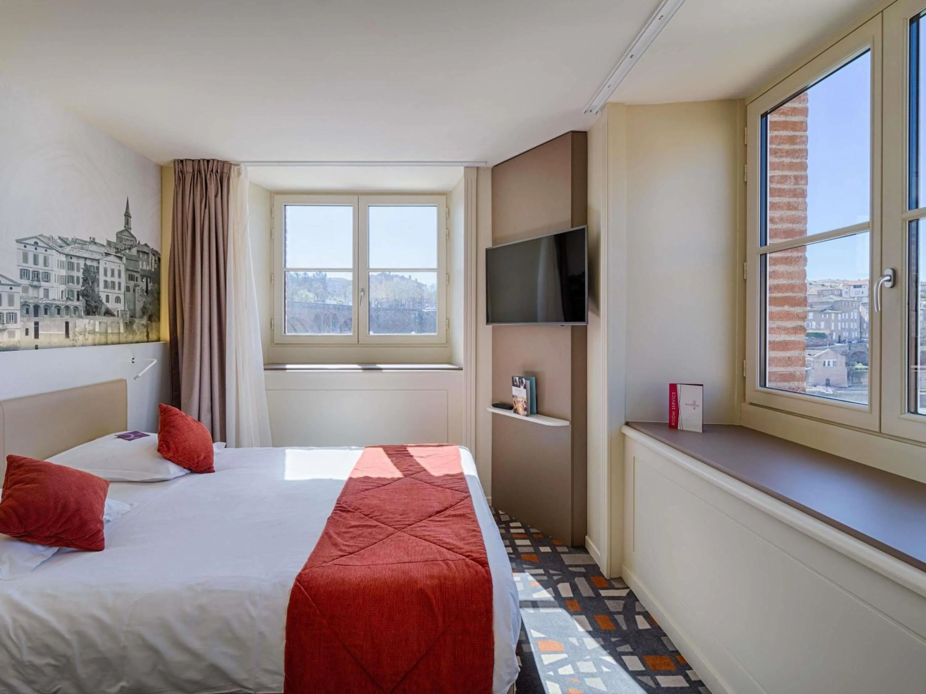 Bedroom, Bed in Mercure Albi Rives du Tarn