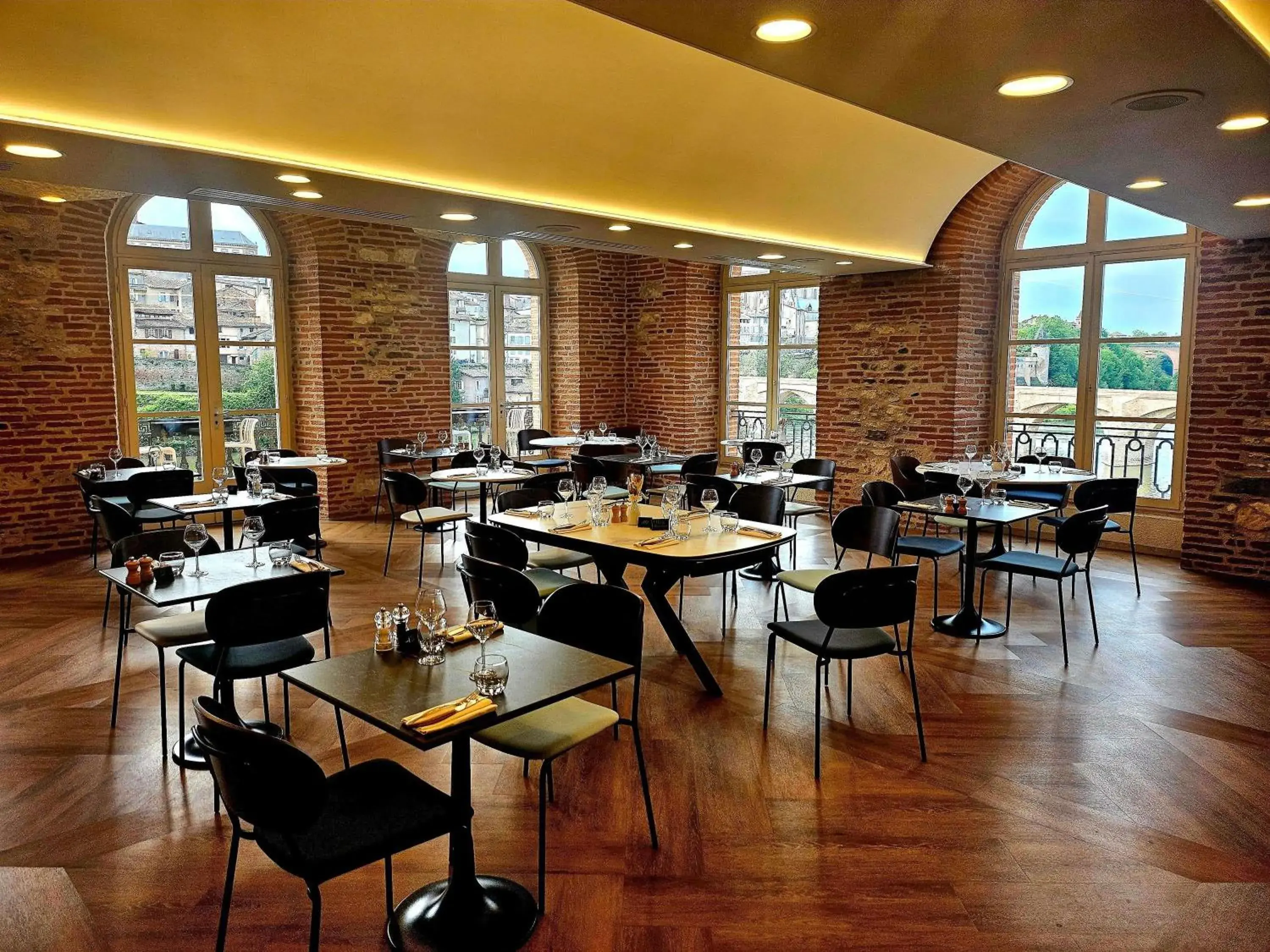 Restaurant/places to eat in Mercure Albi Rives du Tarn Restaurant/places to eat in Mercure Albi Rives du Tarn