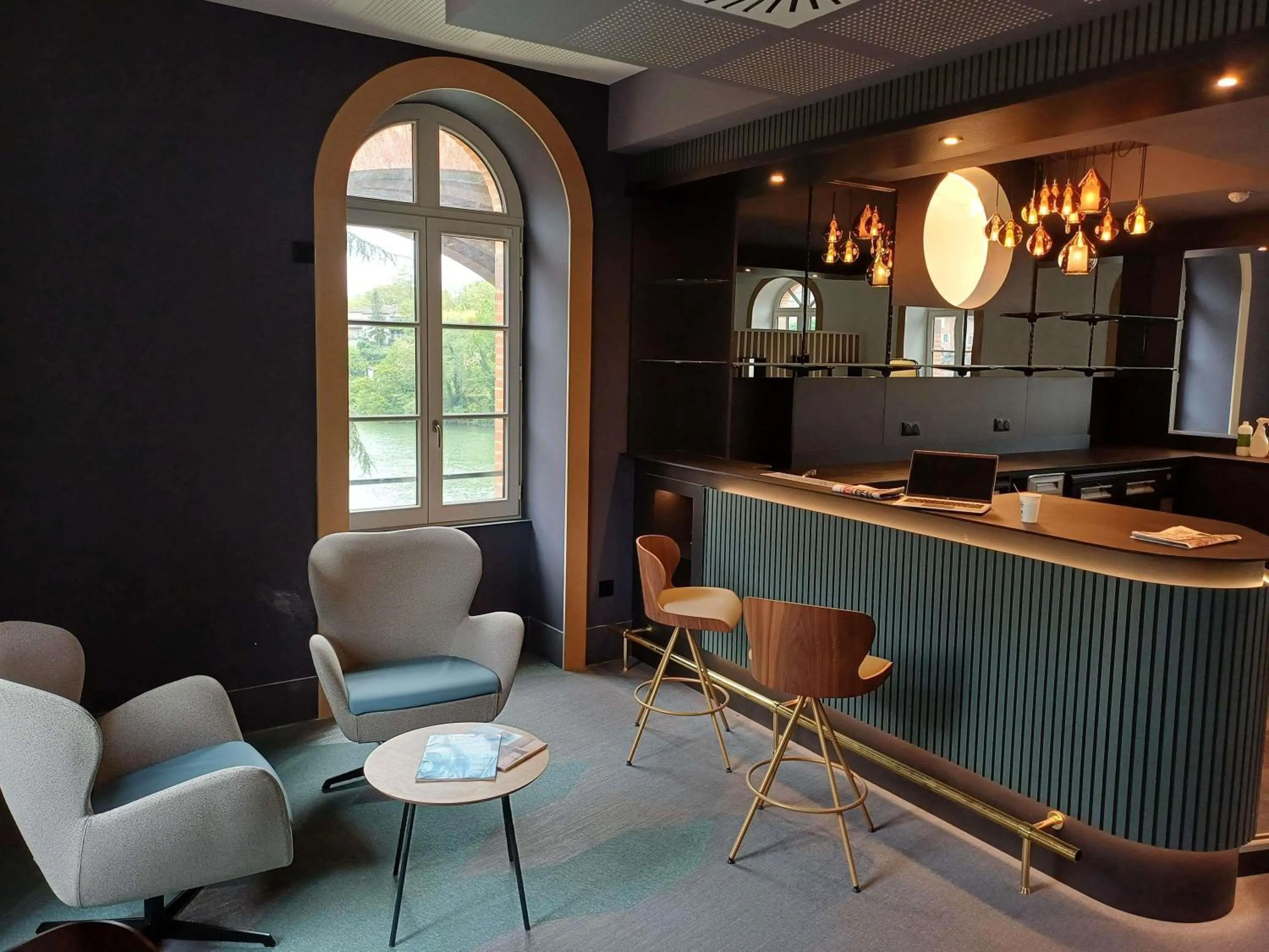Lounge or bar in Mercure Albi Rives du Tarn