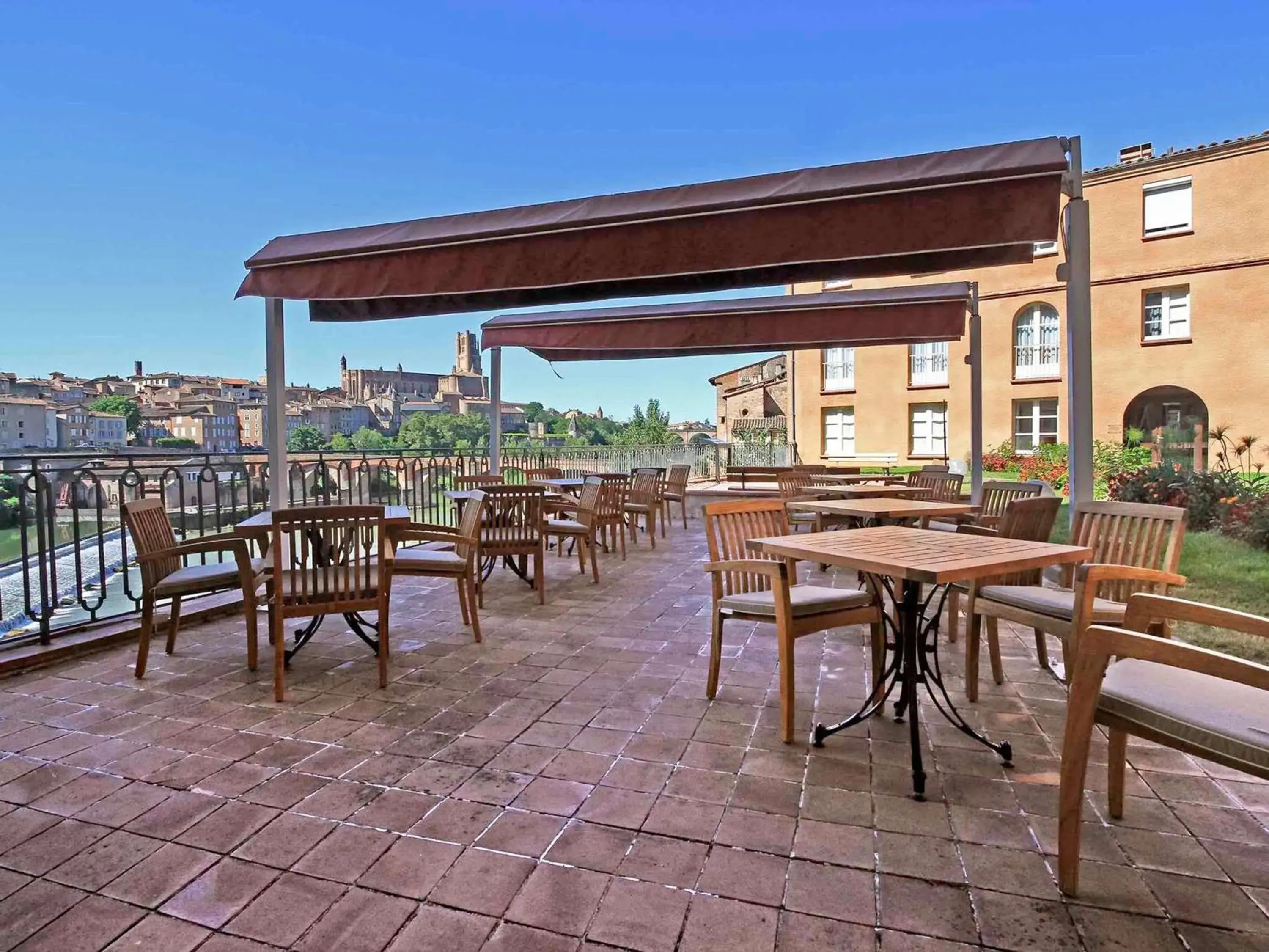 Restaurant/places to eat in Mercure Albi Rives du Tarn Restaurant/places to eat in Mercure Albi Rives du Tarn