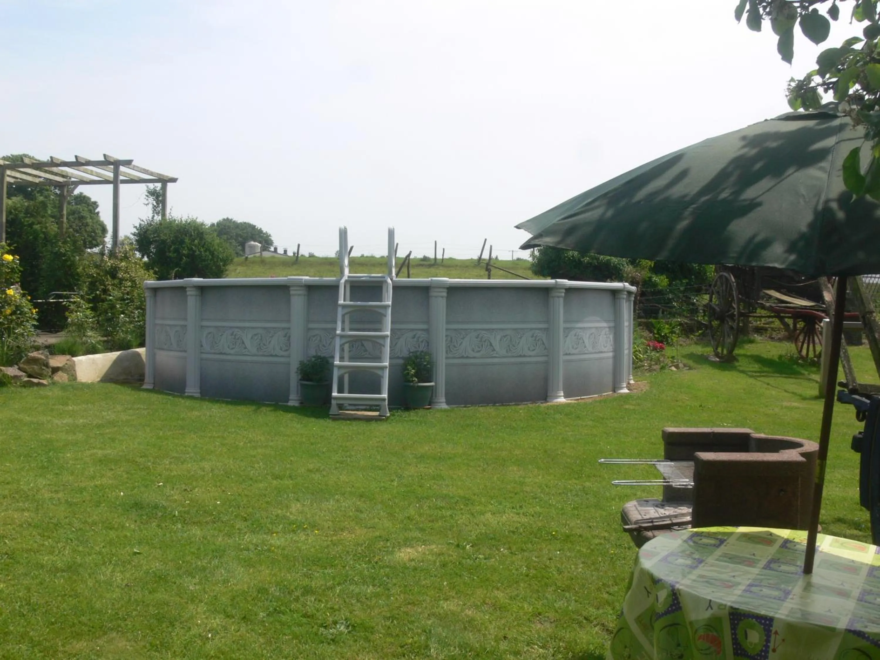 Swimming pool in Le Jardin B&B