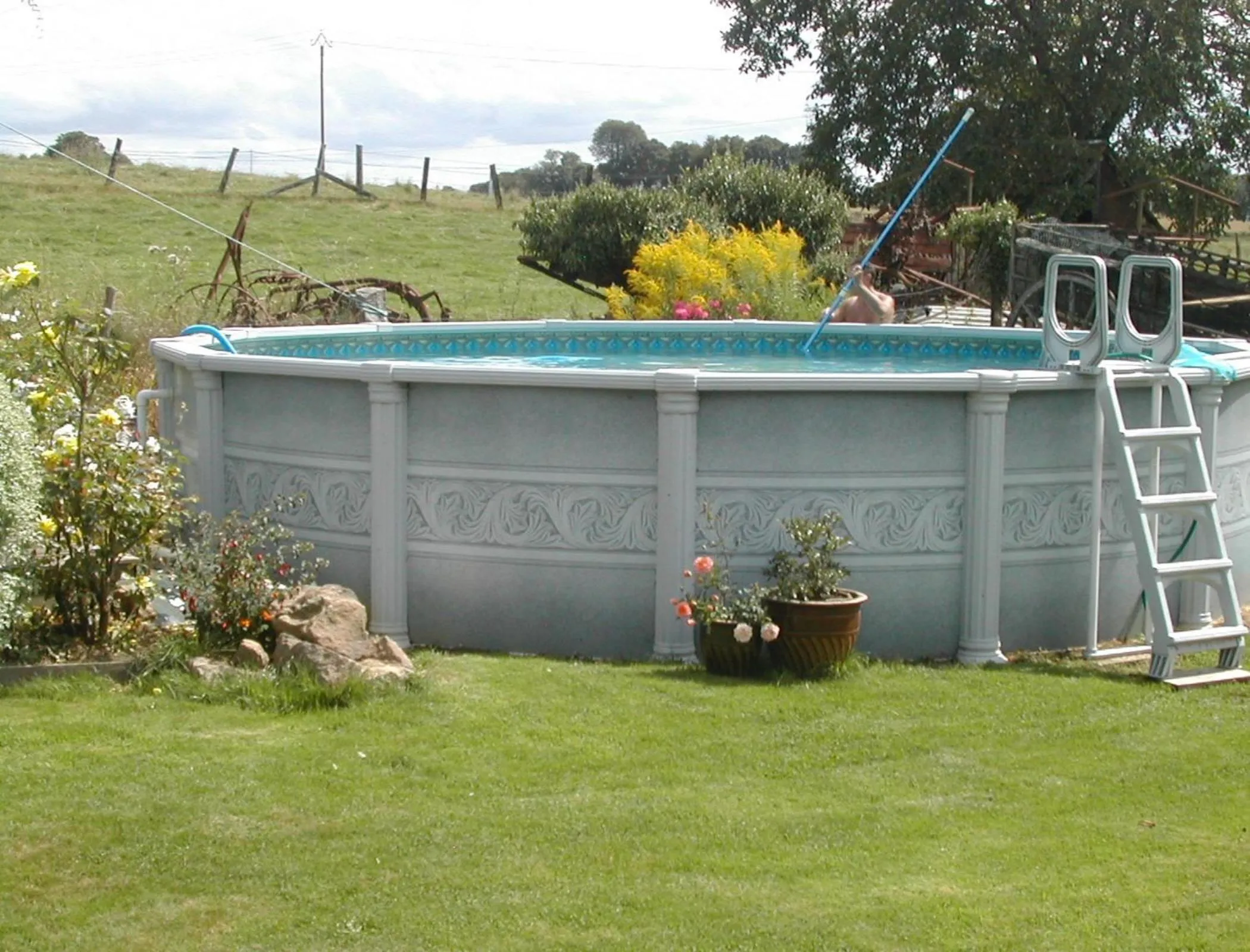 Swimming pool in Le Jardin B&B