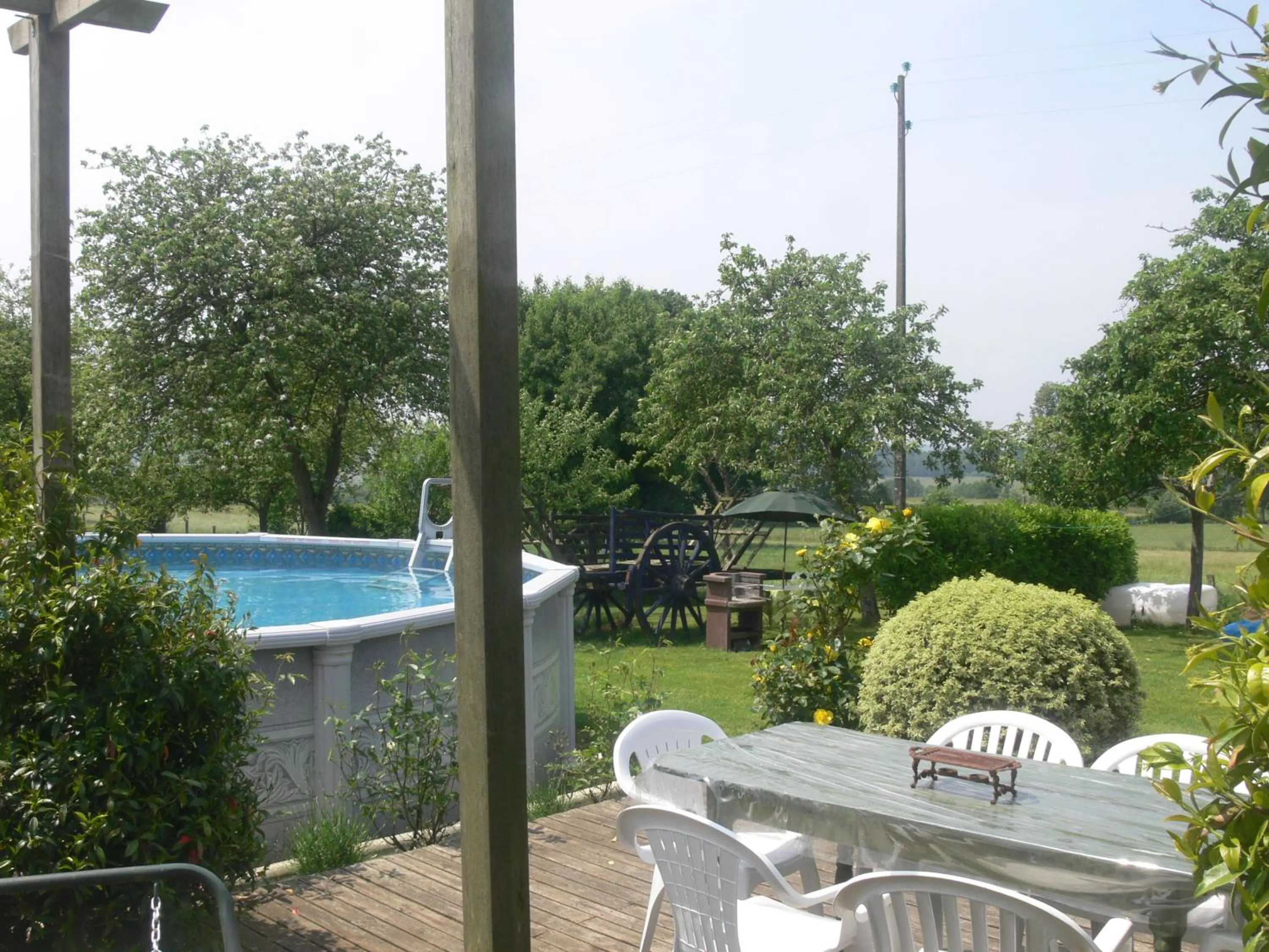 Swimming pool in Le Jardin B&B
