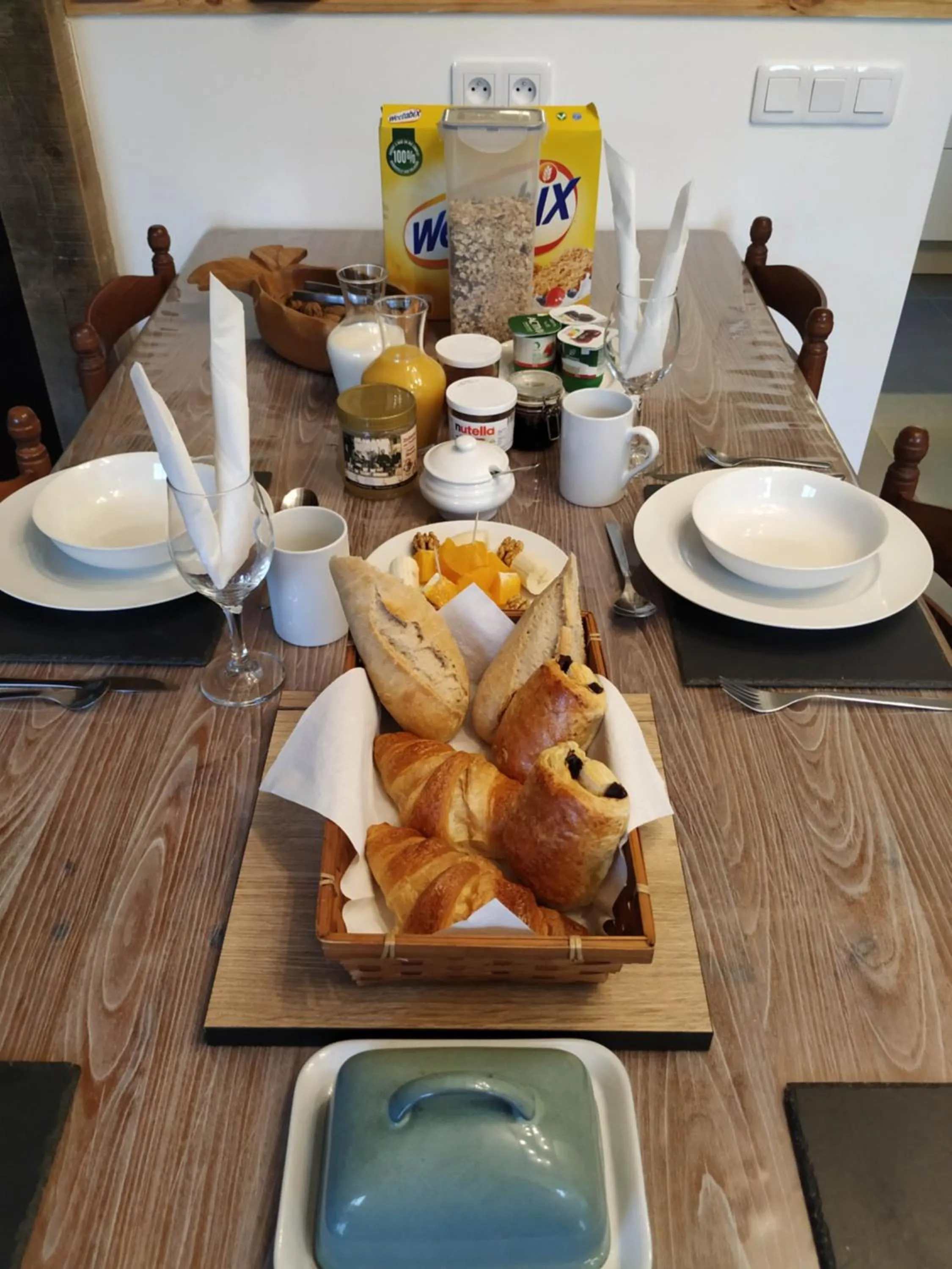 Buffet breakfast in Le Jardin B&B