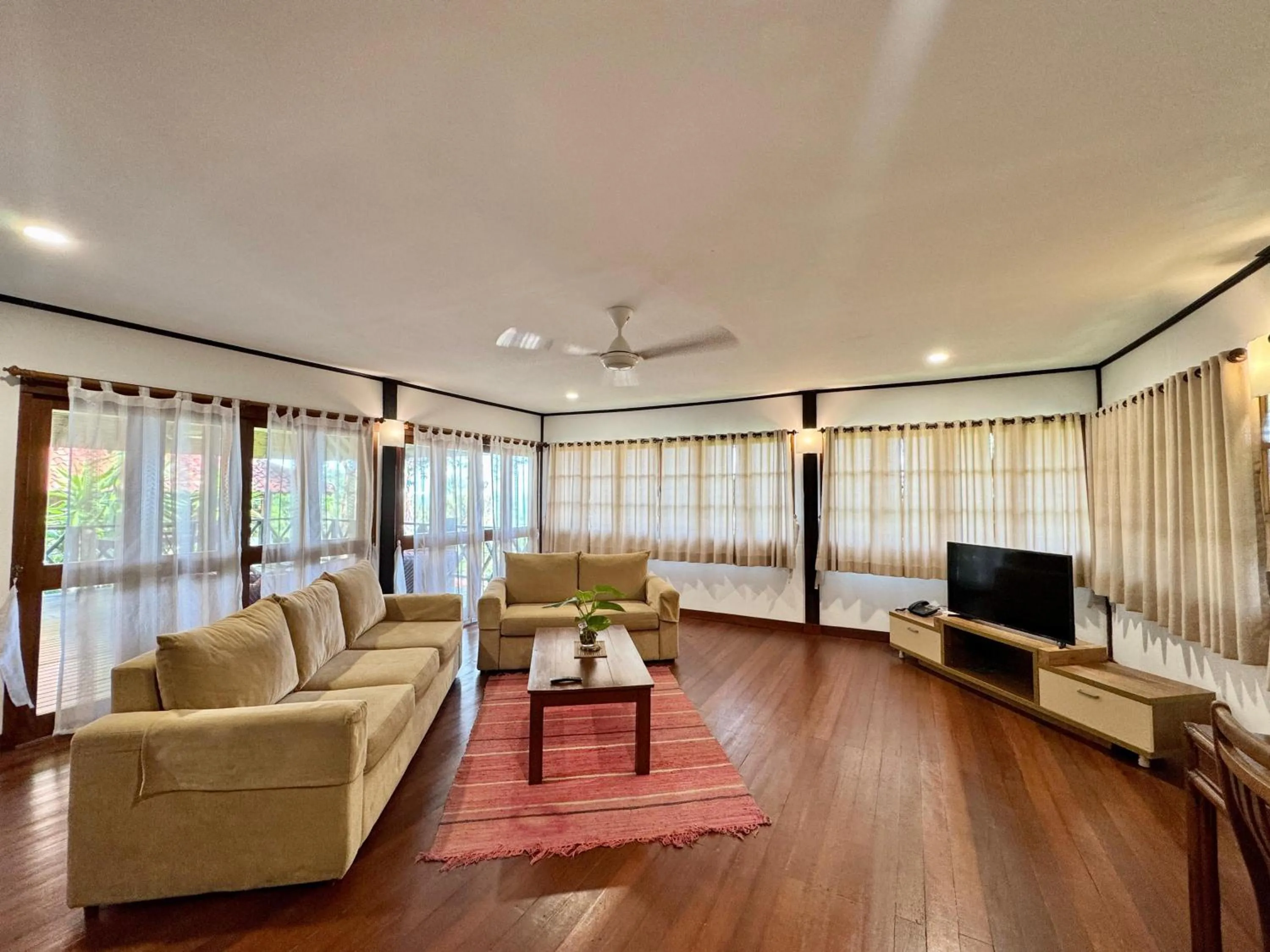 Communal lounge/ TV room in Nongsa Village