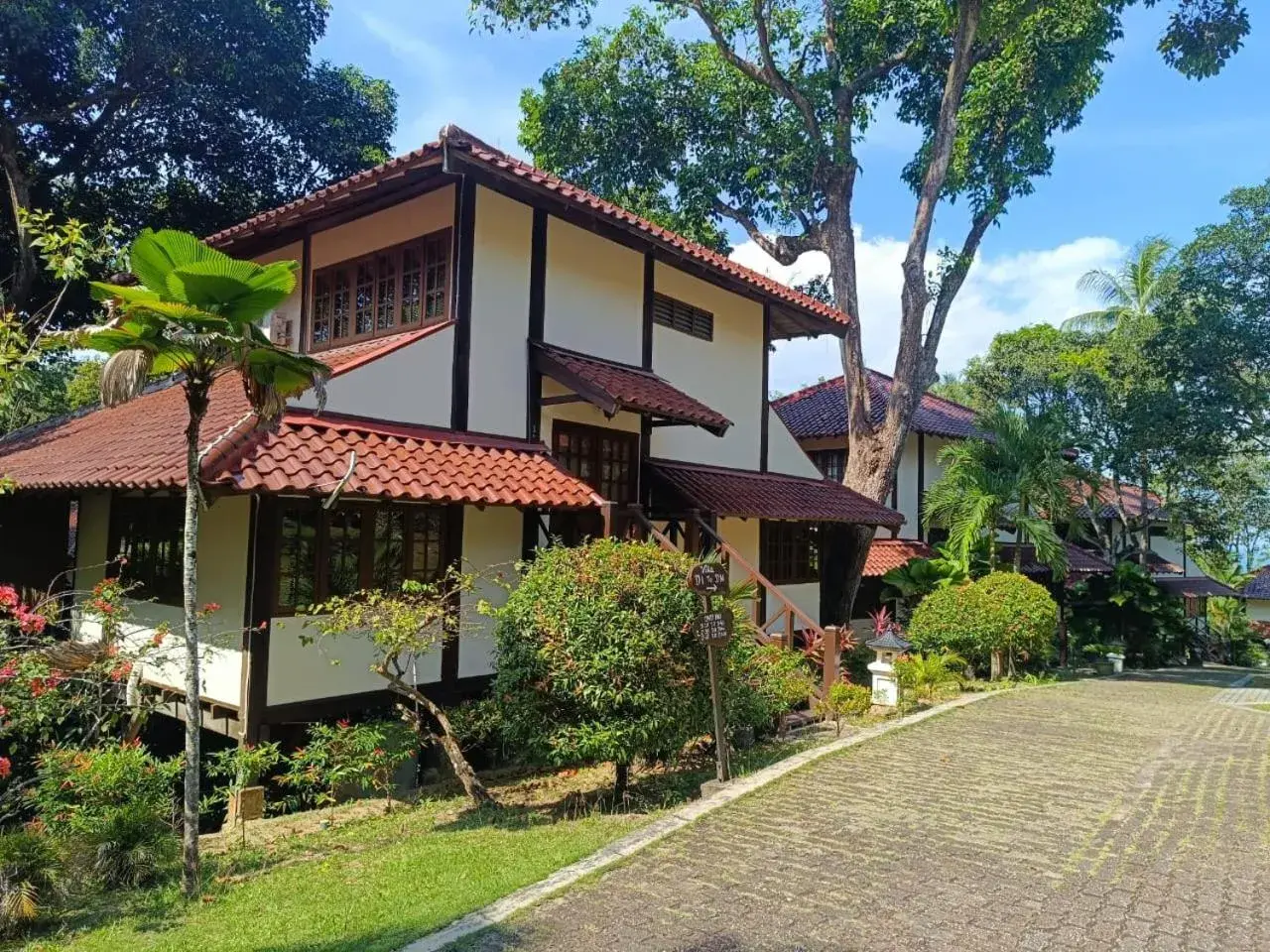 Three-Bedroom Villa in Nongsa Village Three-Bedroom Villa in Nongsa Village