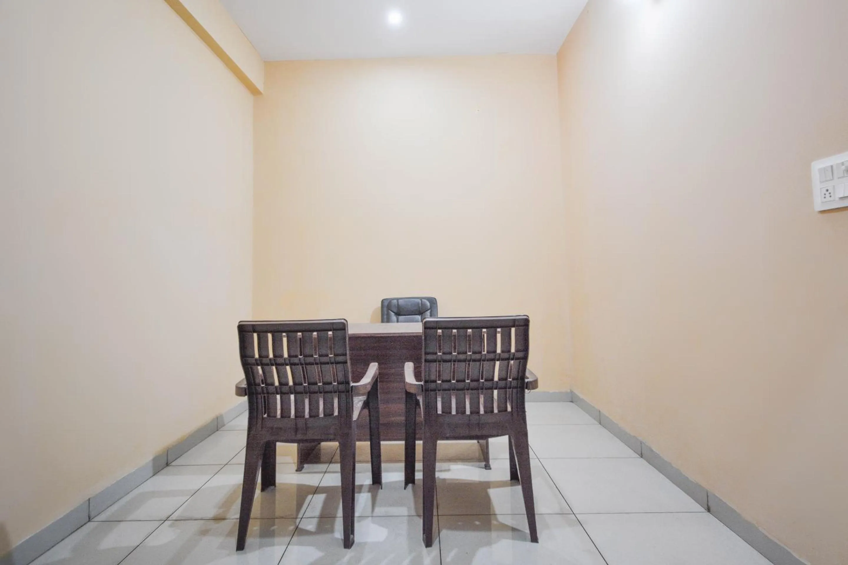 Lobby or reception in SPOT ON Hotel Diamond