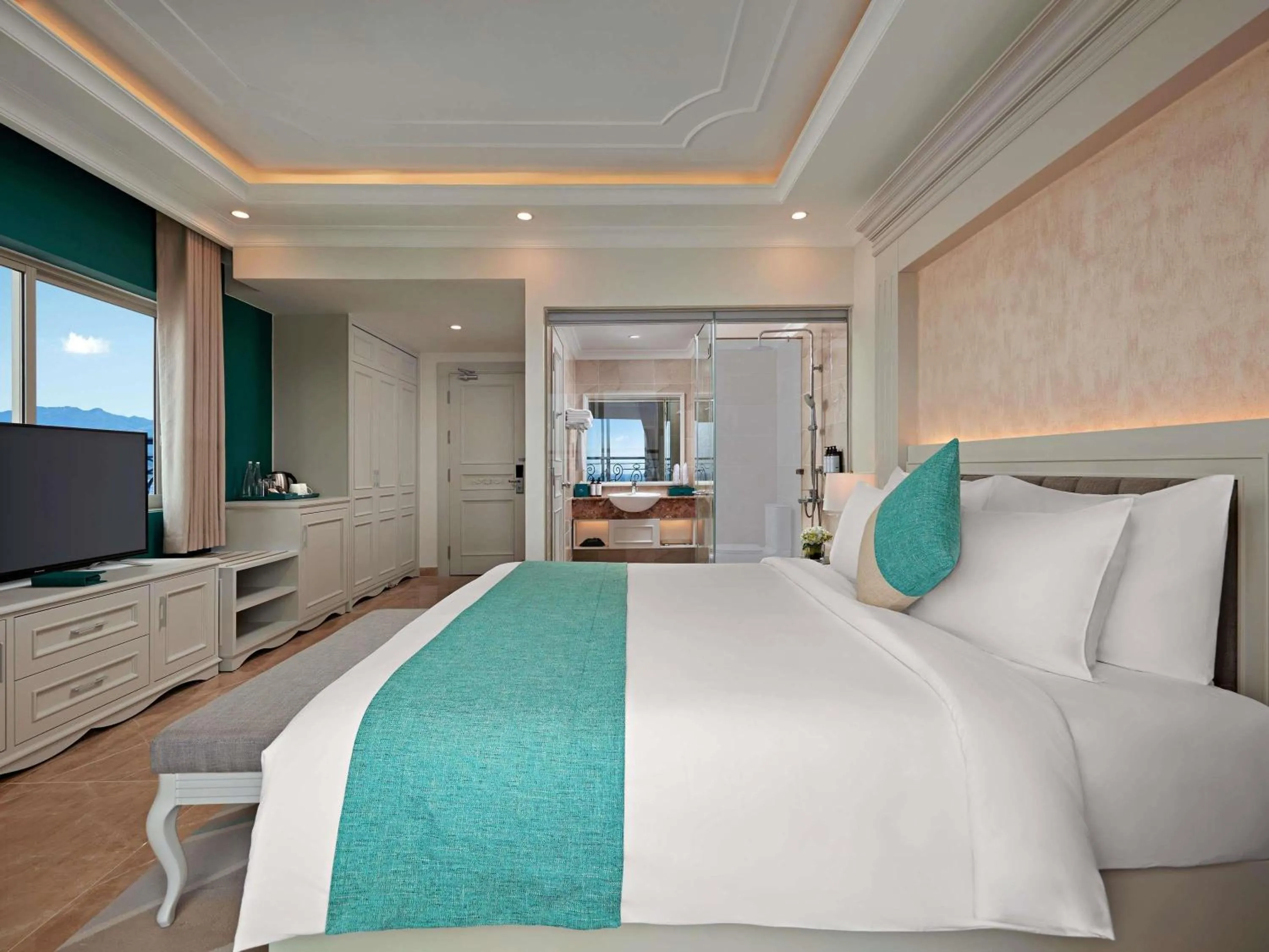 Bedroom, Bed in Mercure Nha Trang Beach