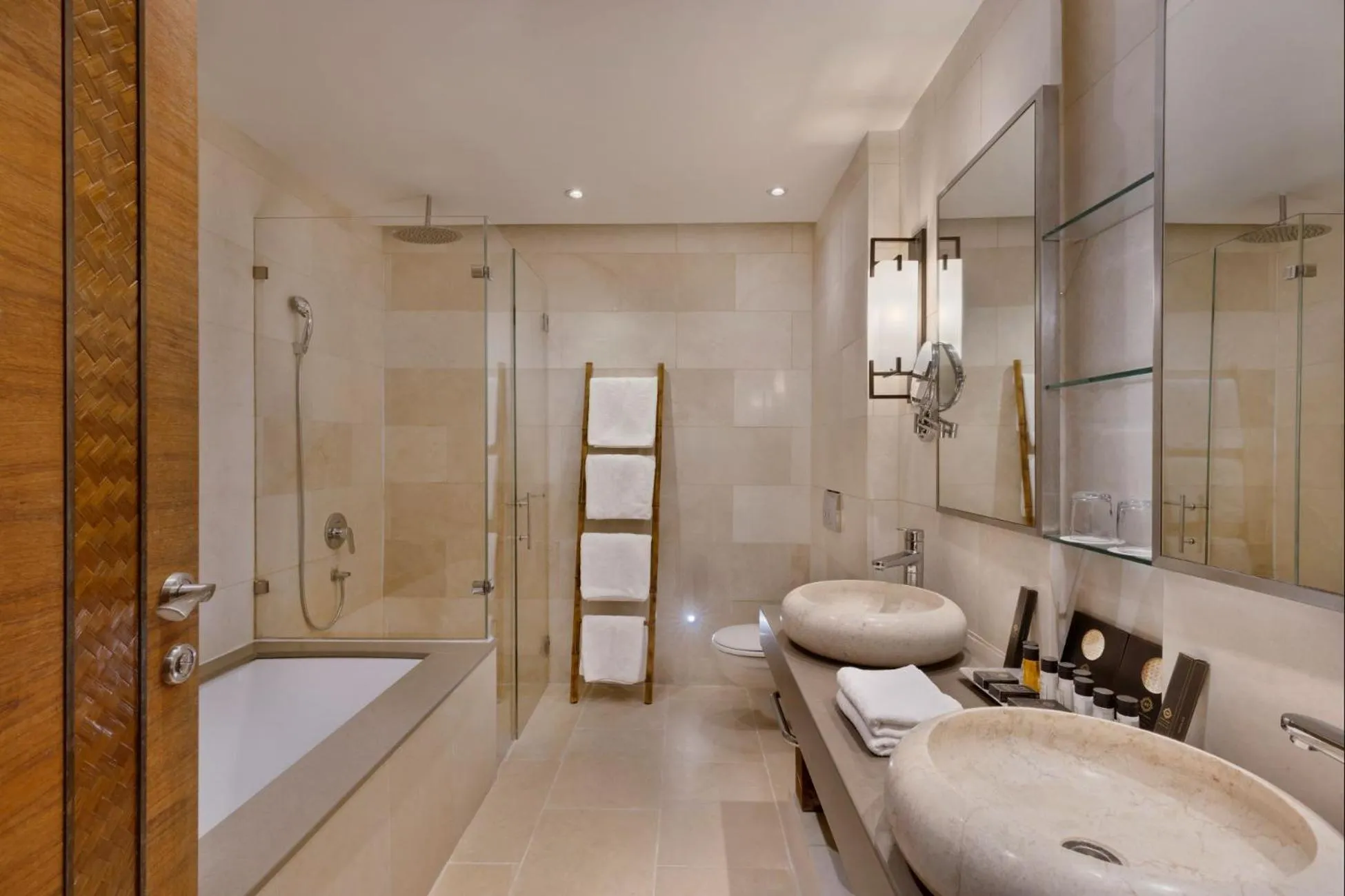 Bath in Herbert Samuel Royal Shangri-La Eilat