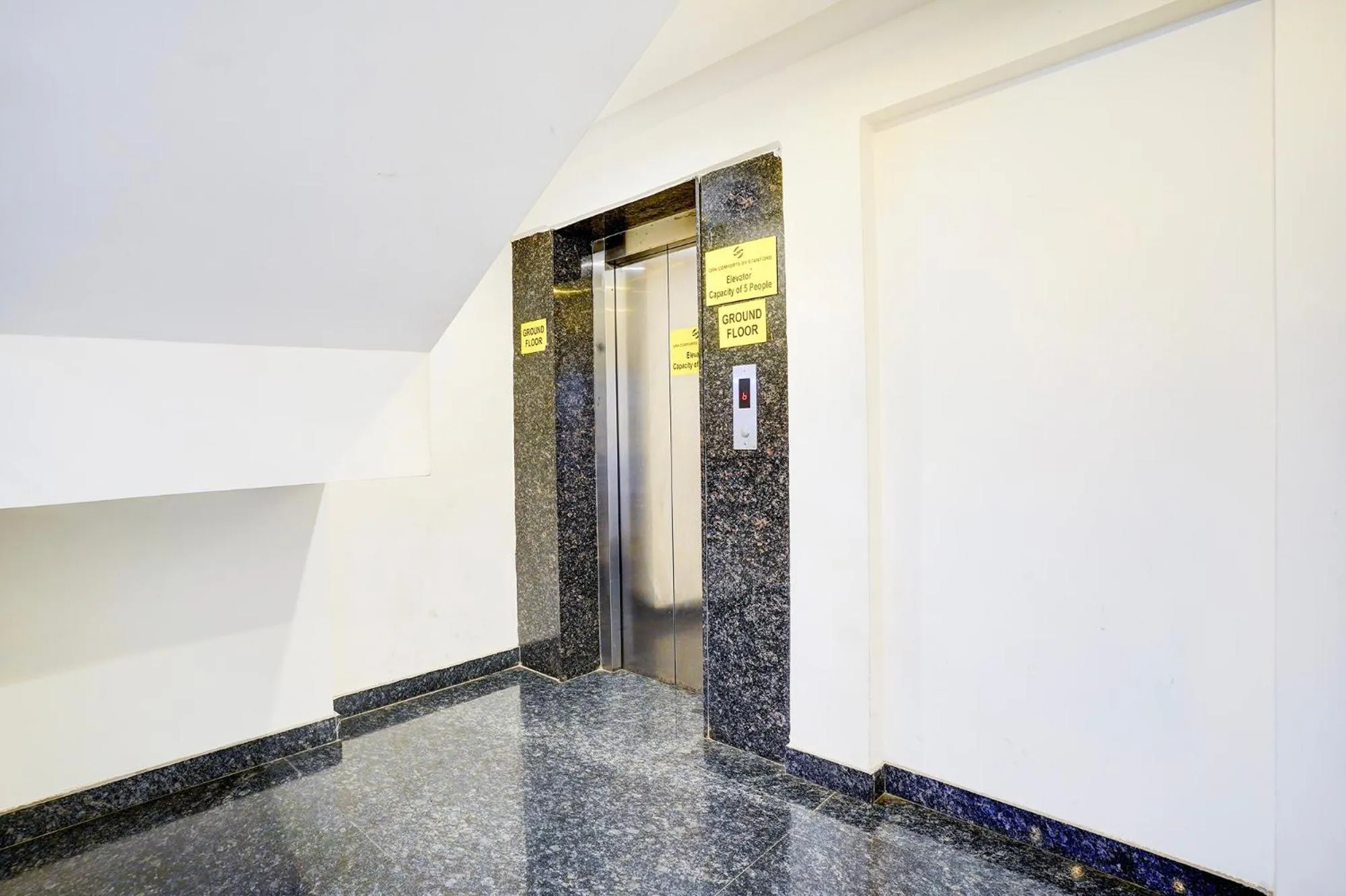 elevator in FabHotel GRK Comforts - Jayanagar