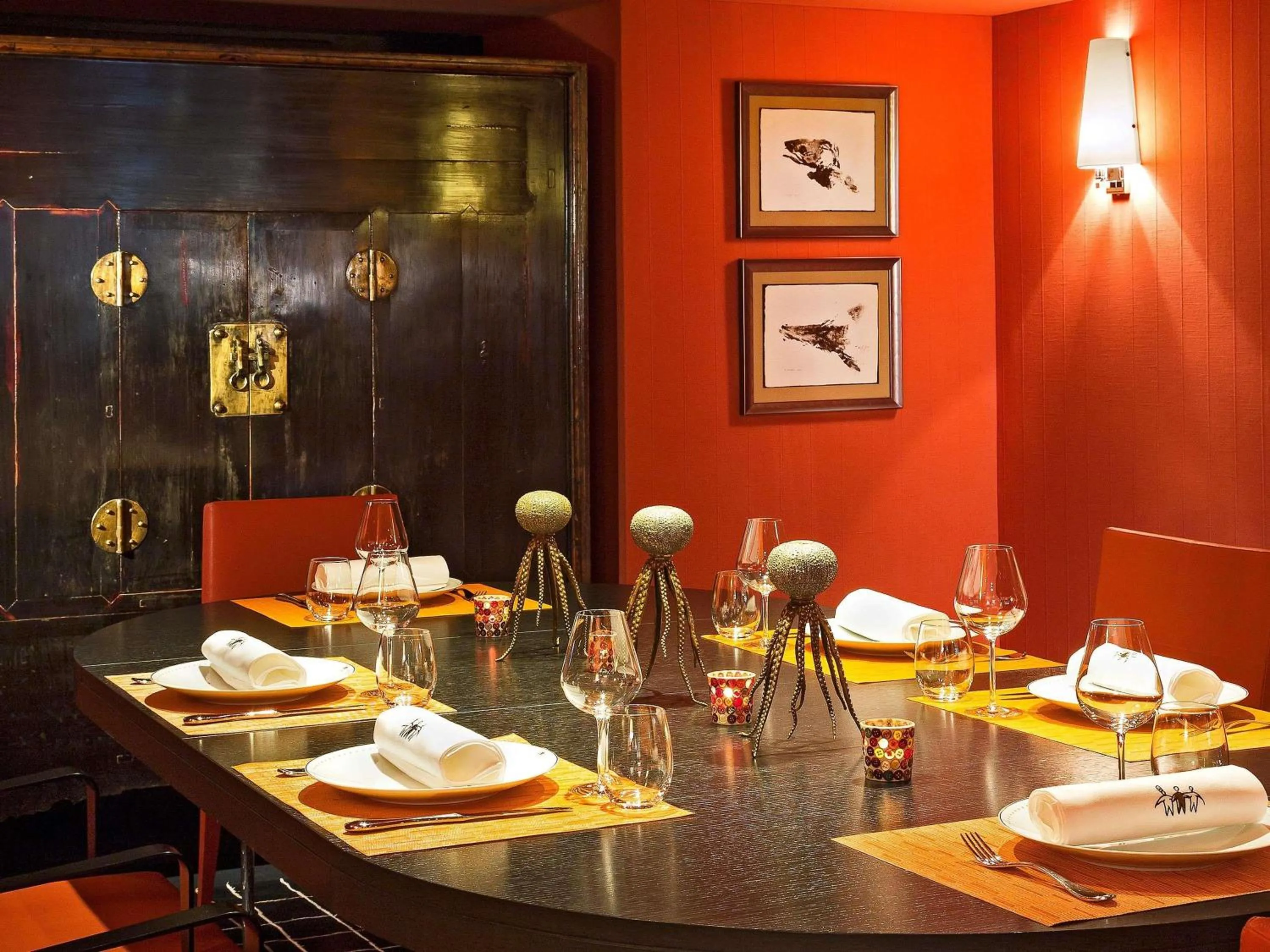 Restaurant/places to eat in Le Royal Hotel Lyon - MGallery Collection