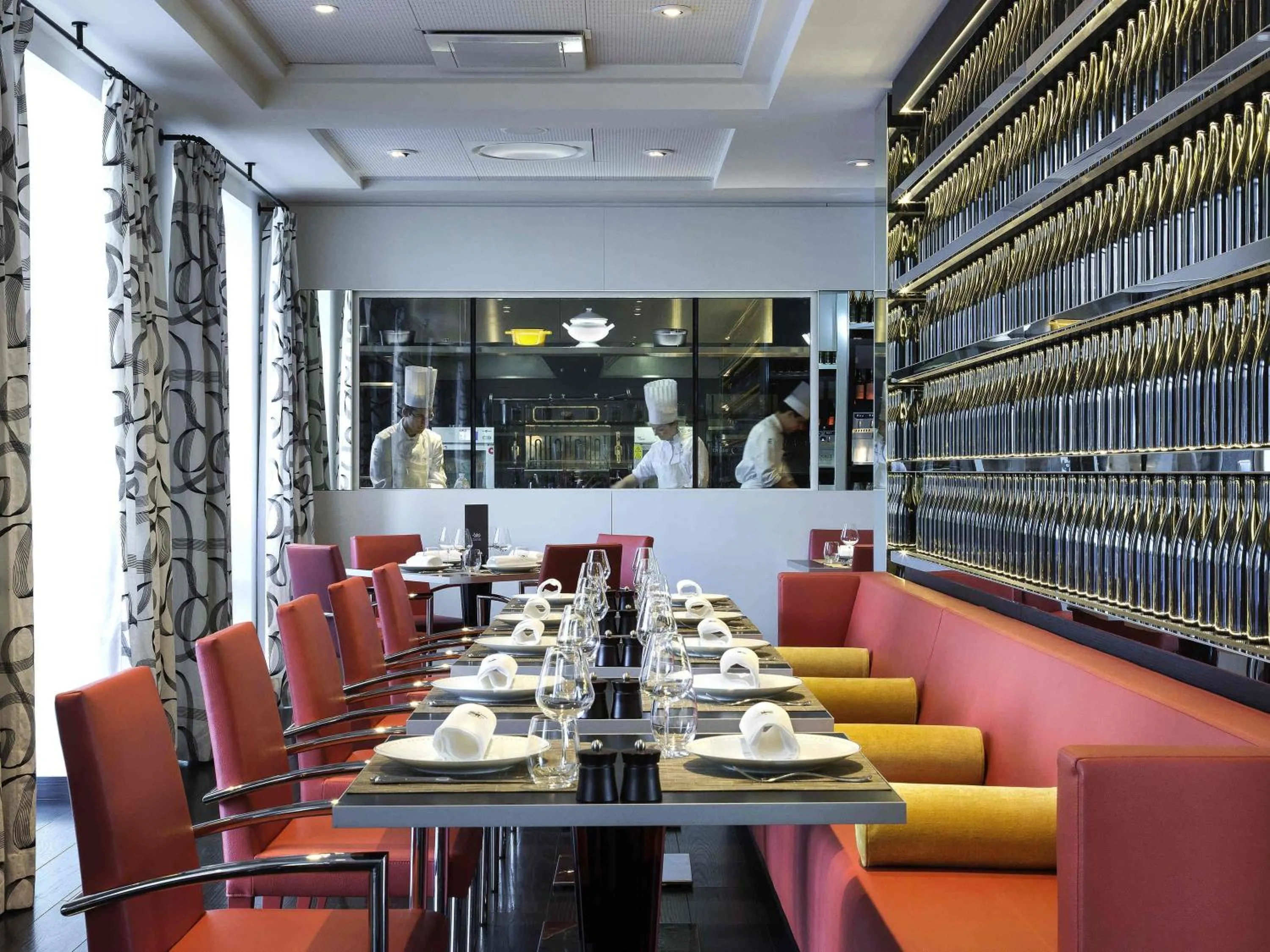 Restaurant/places to eat in Le Royal Hotel Lyon - MGallery Collection