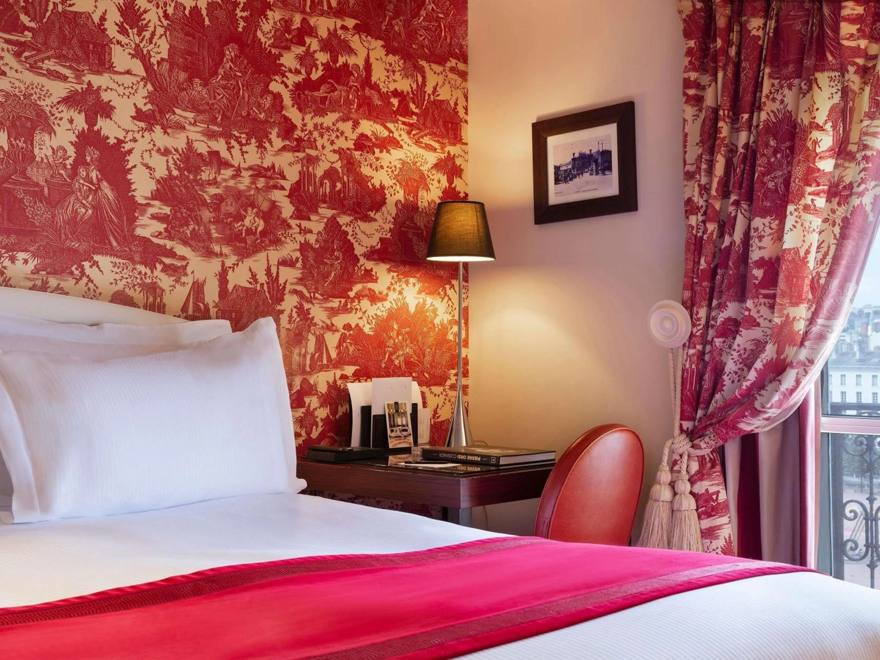 Bedroom, Bed in Le Royal Hotel Lyon - MGallery Collection