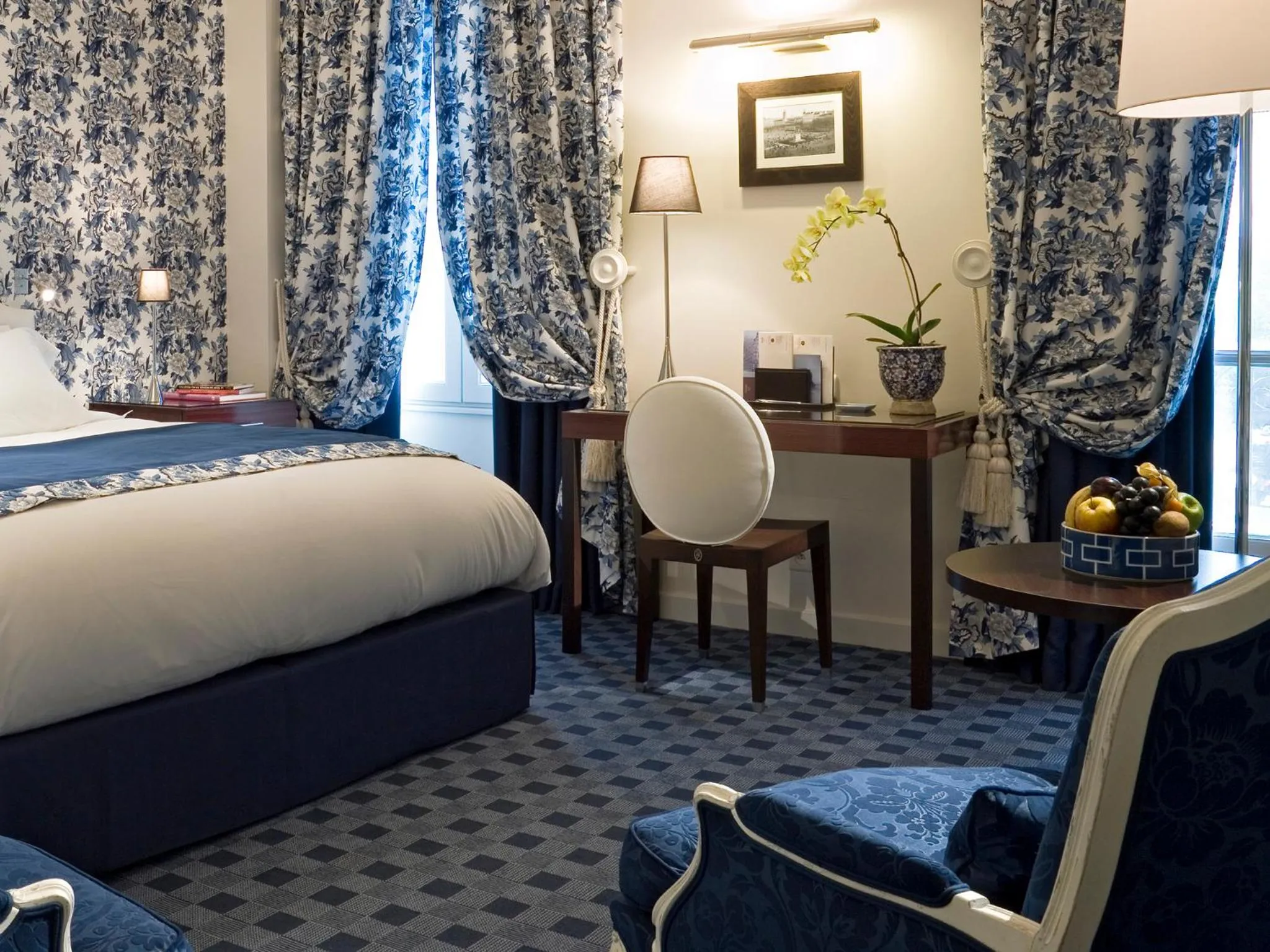 Bedroom, Bed in Le Royal Hotel Lyon - MGallery Collection