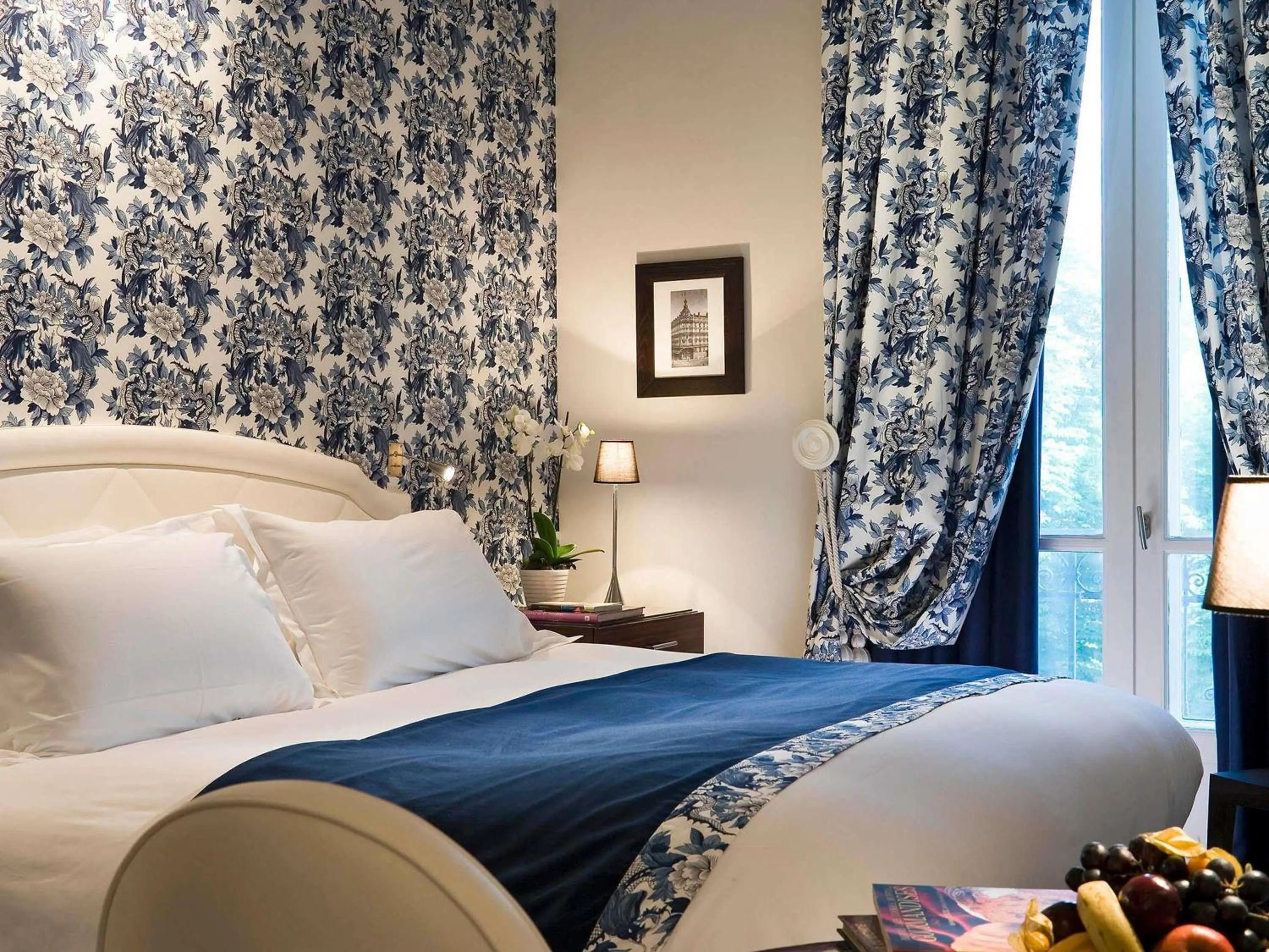 Bedroom, Bed in Le Royal Hotel Lyon - MGallery Collection