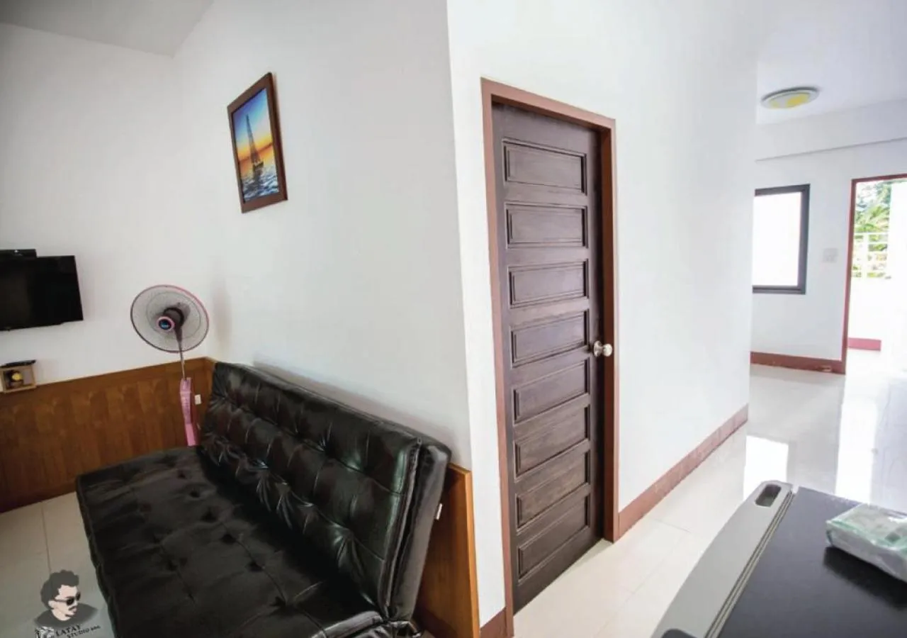 Communal lounge/ TV room in Staychill Resort