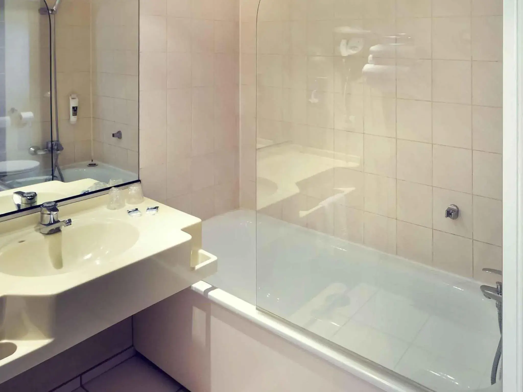 Bedroom in Mercure Strasbourg Aéroport Bedroom in Mercure Strasbourg Aéroport