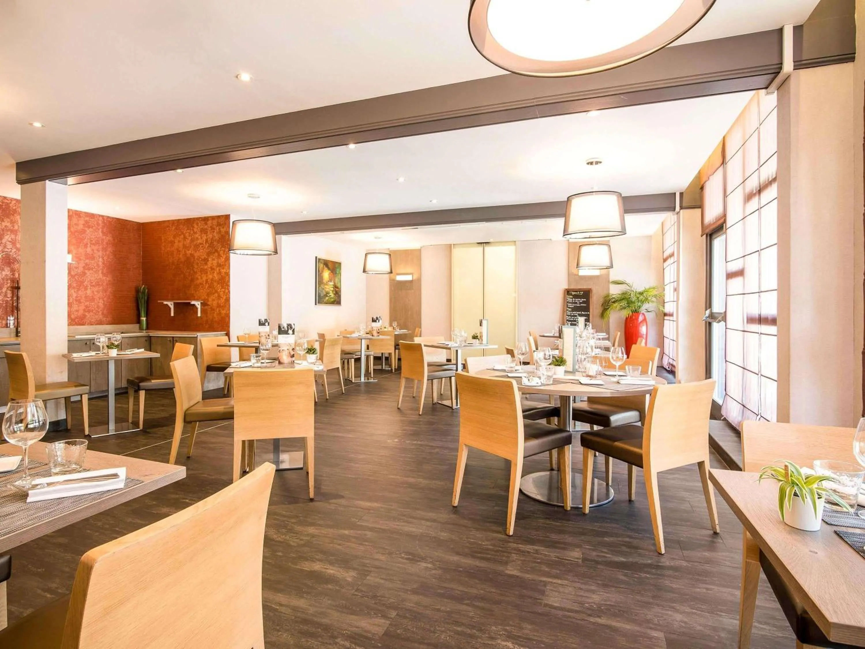 Restaurant/places to eat in Mercure Strasbourg Aéroport