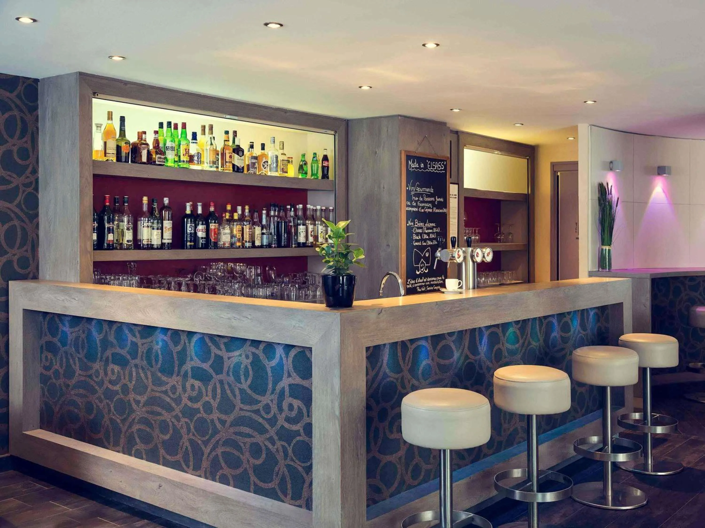 Lounge or bar in Mercure Strasbourg Aéroport