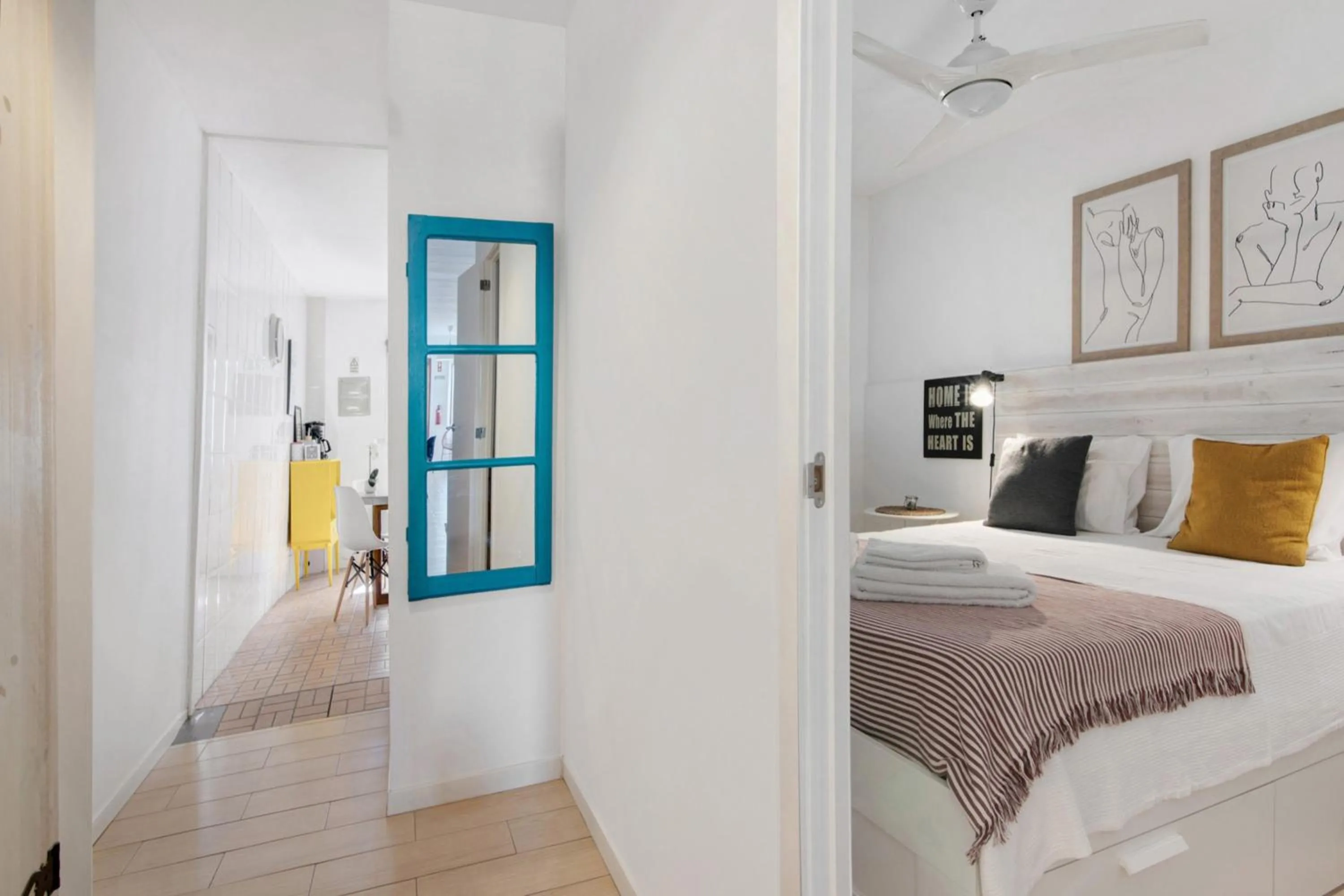 Living room, Bed in Casa Amarela