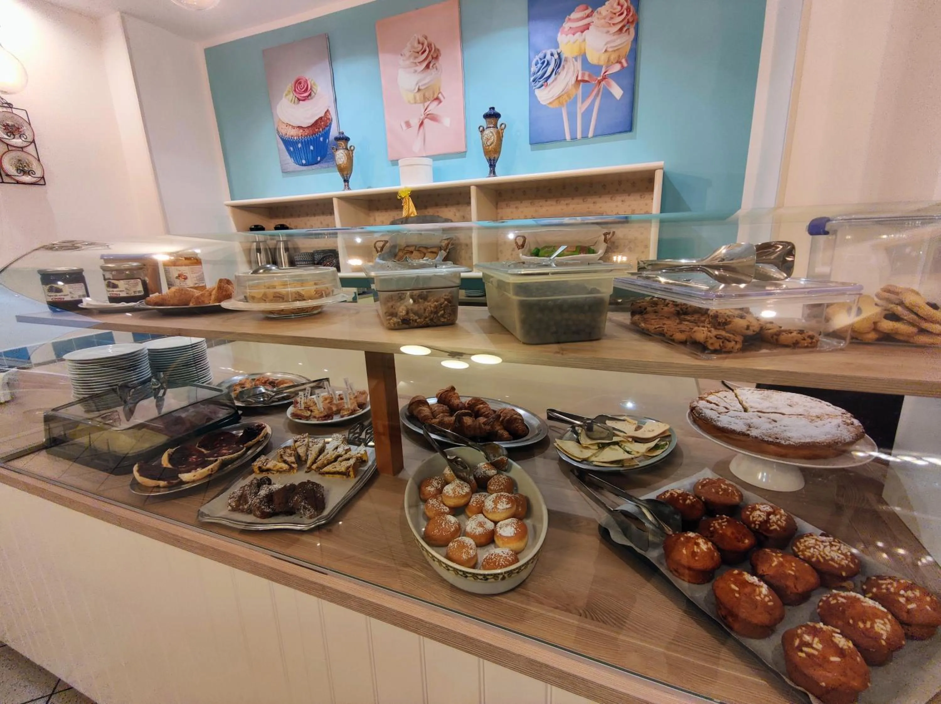 Food and drinks in Hotel Adria B&B - Colazione fino alle 12