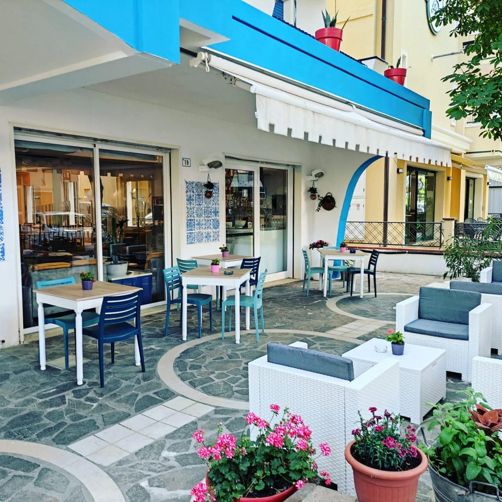 Patio in Hotel Adria B&B - Colazione fino alle 12