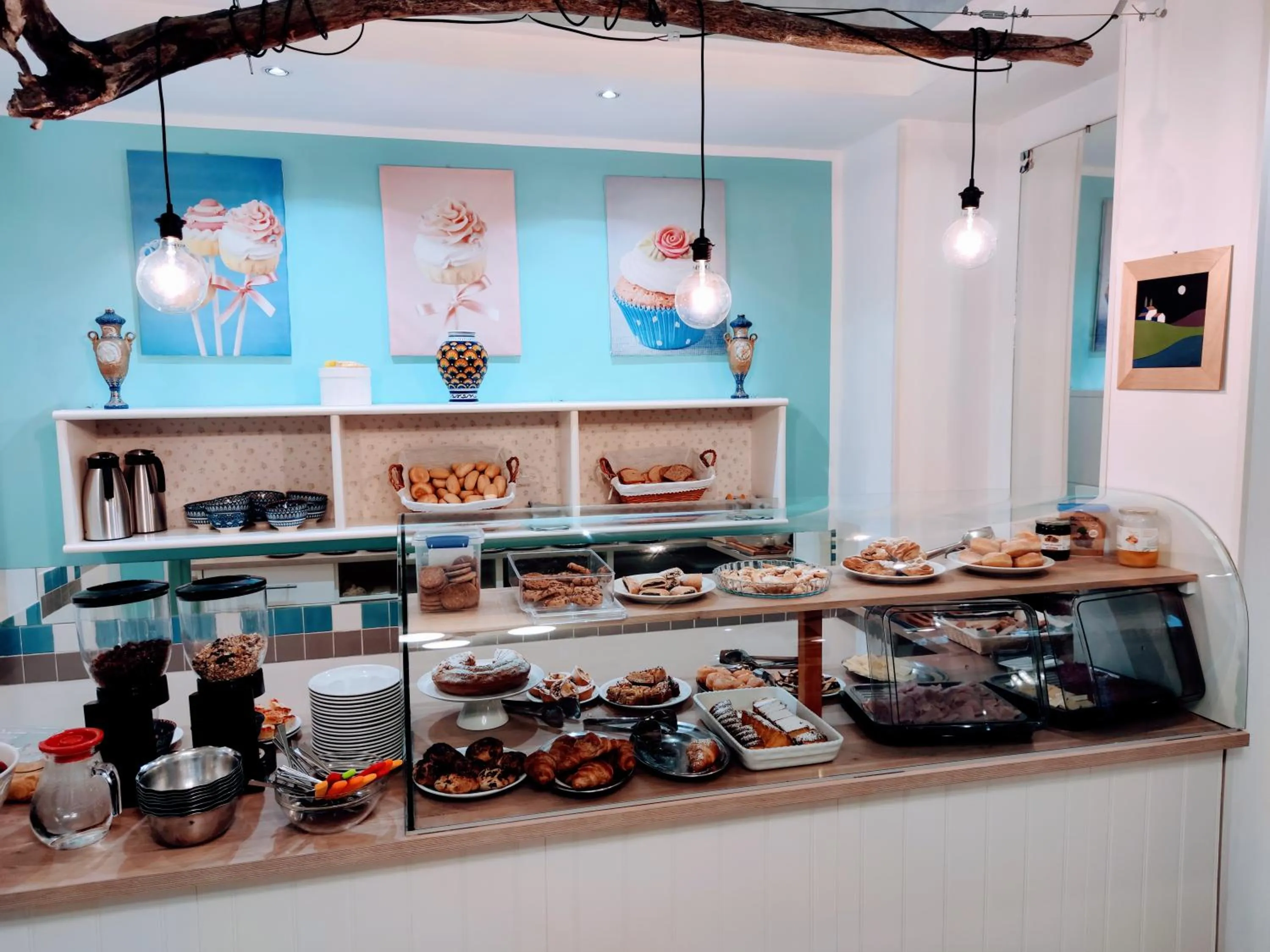 Food and drinks in Hotel Adria B&B - Colazione fino alle 12