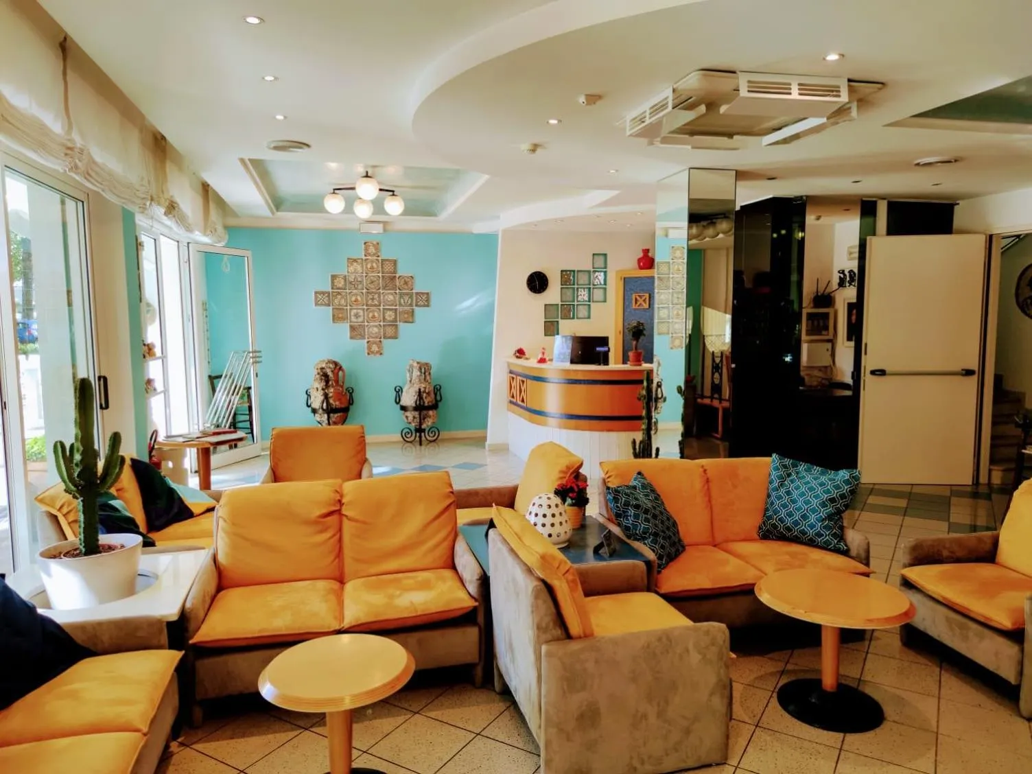 Lobby or reception in Hotel Adria B&B - Colazione fino alle 12