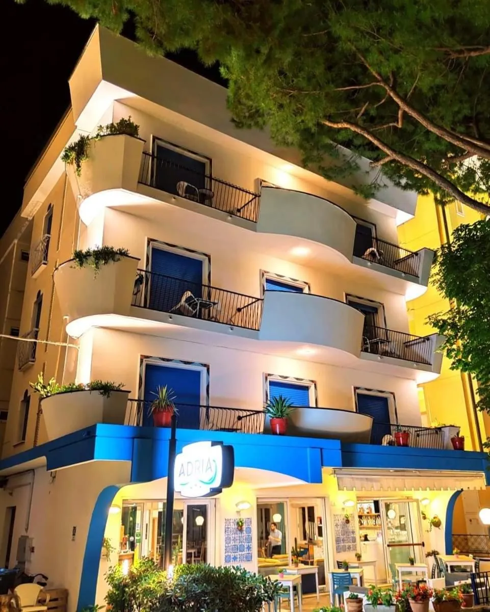 Property building in Hotel Adria B&B - Colazione fino alle 12