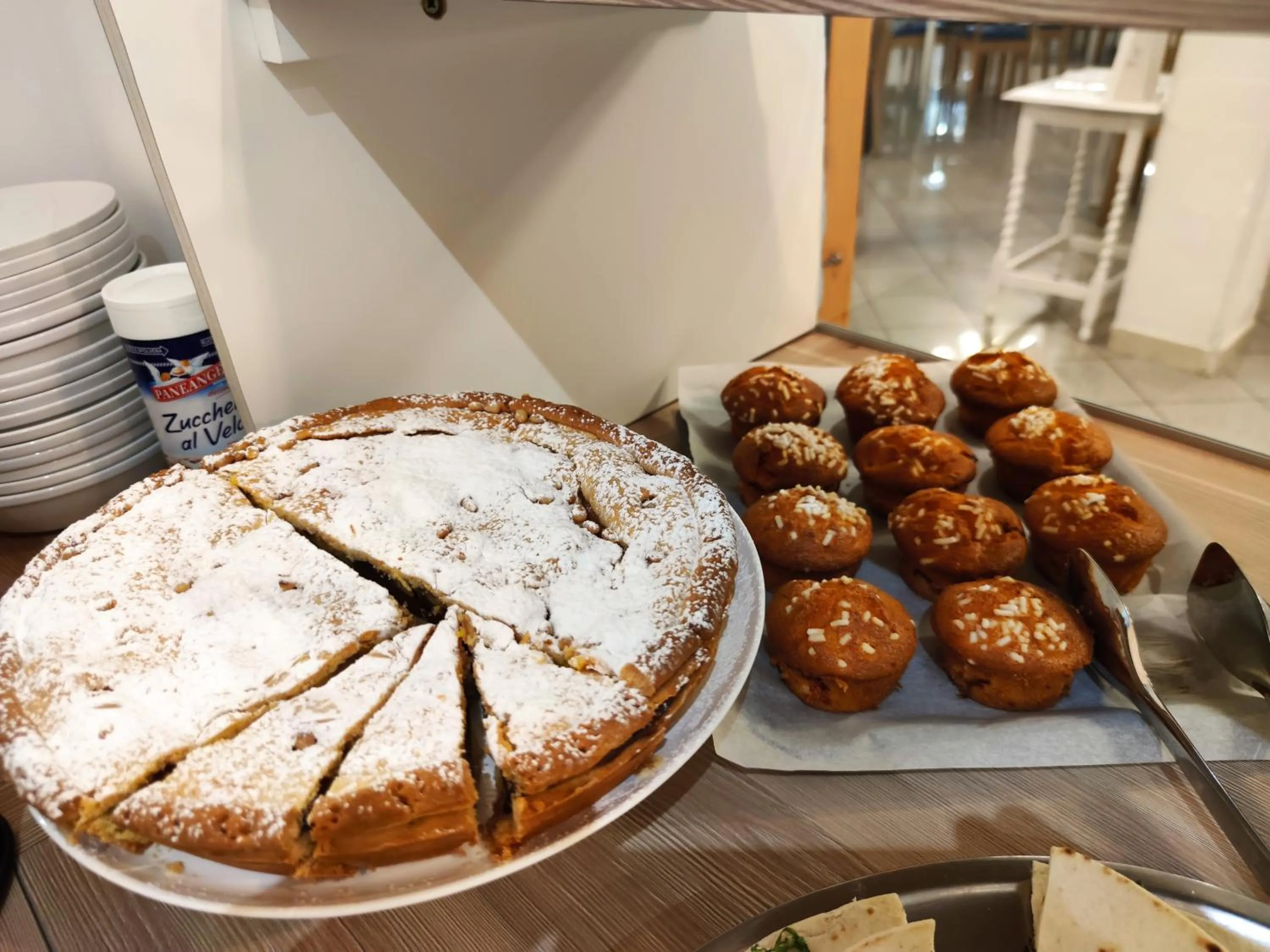 Food and drinks in Hotel Adria B&B - Colazione fino alle 12